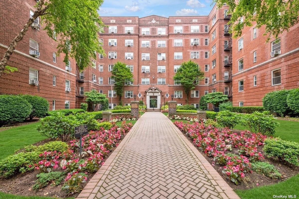 2 Bedroom Queens Properties