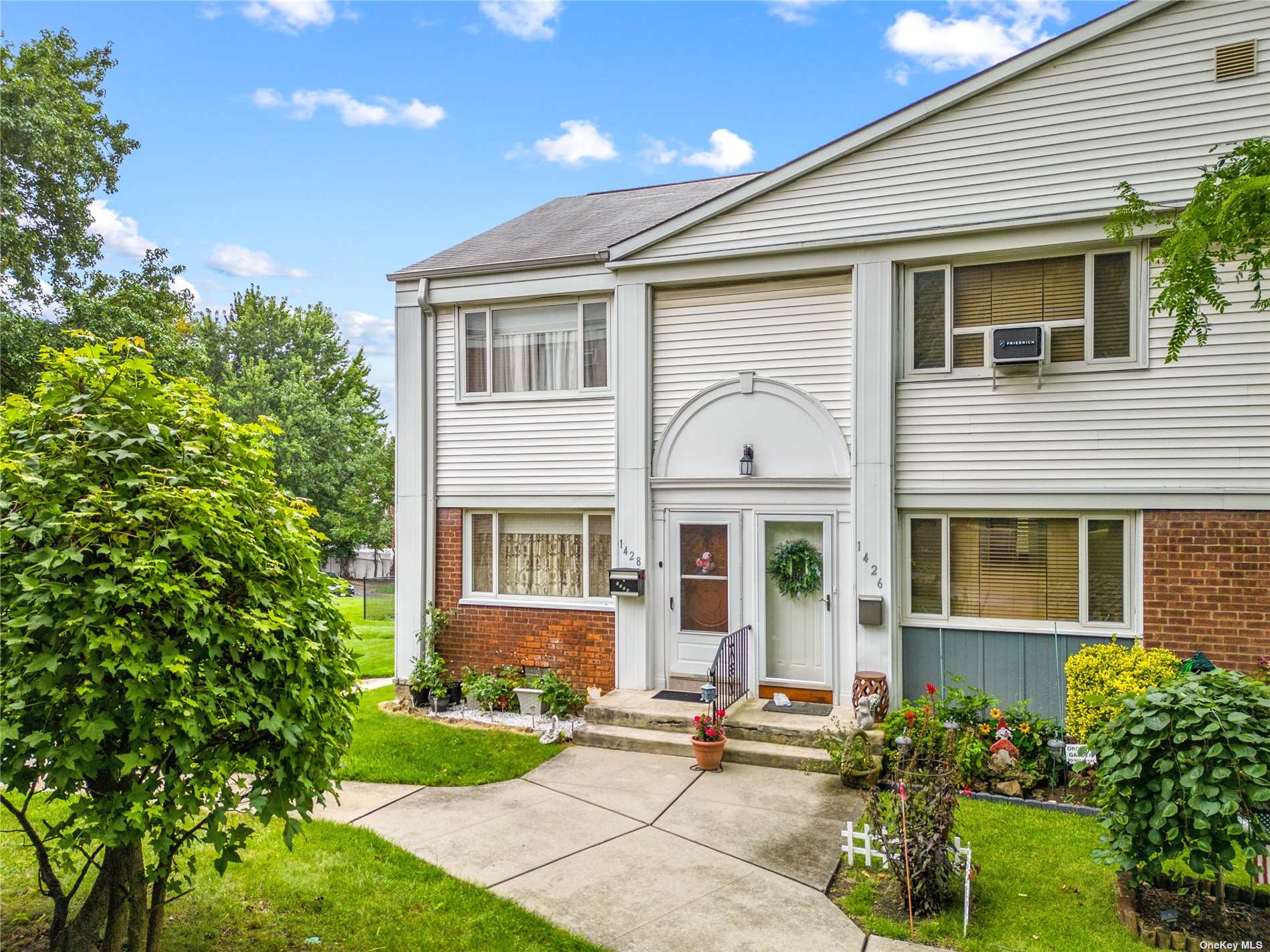 Duplex Corner Unit Queens Properties