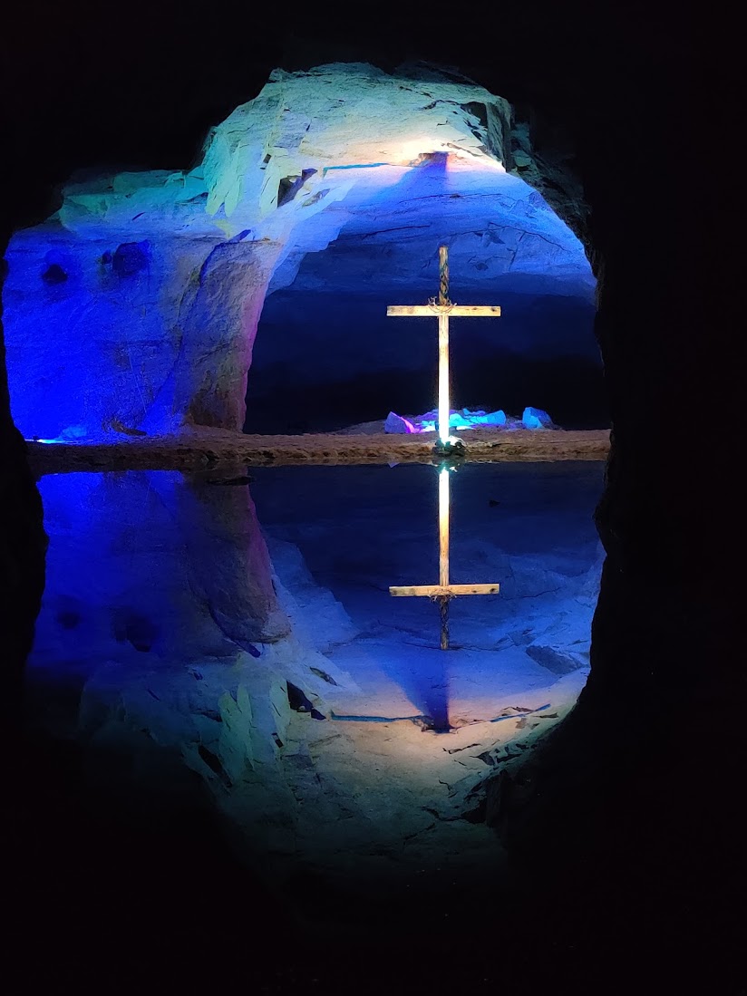 The Christmas Cave Is A MustSee Queen Thrifty