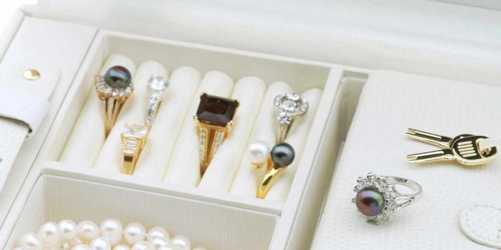 Kohl’s Jewelry Return Policy In 2023 (Necklaces, Rings, No Box + More)