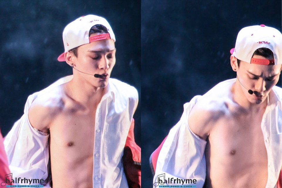 17 Shocking Wardrobe Malfunctions Of Male Idols Quietly