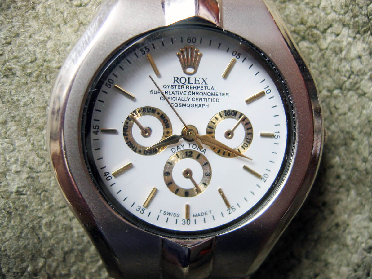 6 Ways To Spot A Fake Watch, Even If You Don’t Know How To Spot A Fake