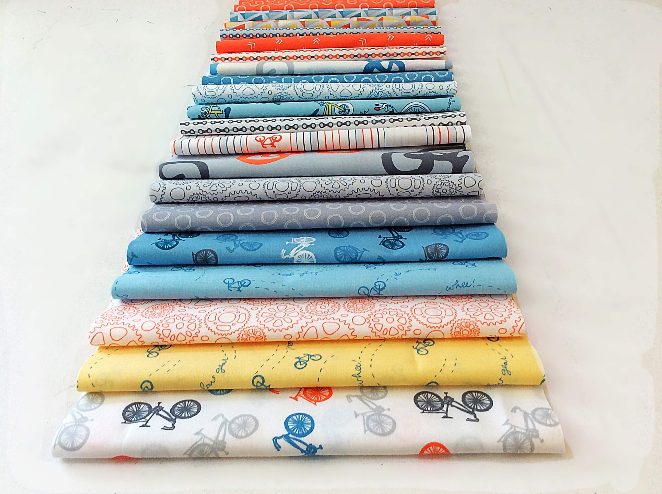 80 HAPPY DAYS Pattern PreCut Charm pack 5 x 5 Inches Quilt Fabric