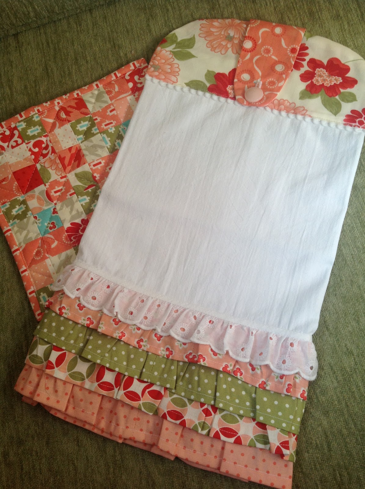 Kitchen Towel and Potholder Sets Are Great Gifts Quilting Digest