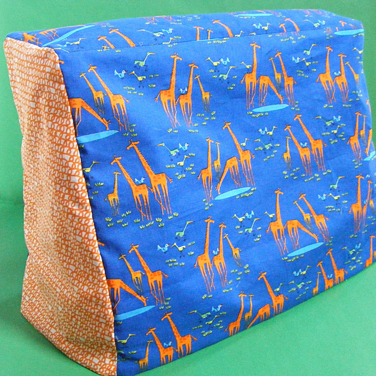 Free Pattern Sewing Machine Cover by Wendi Gratz