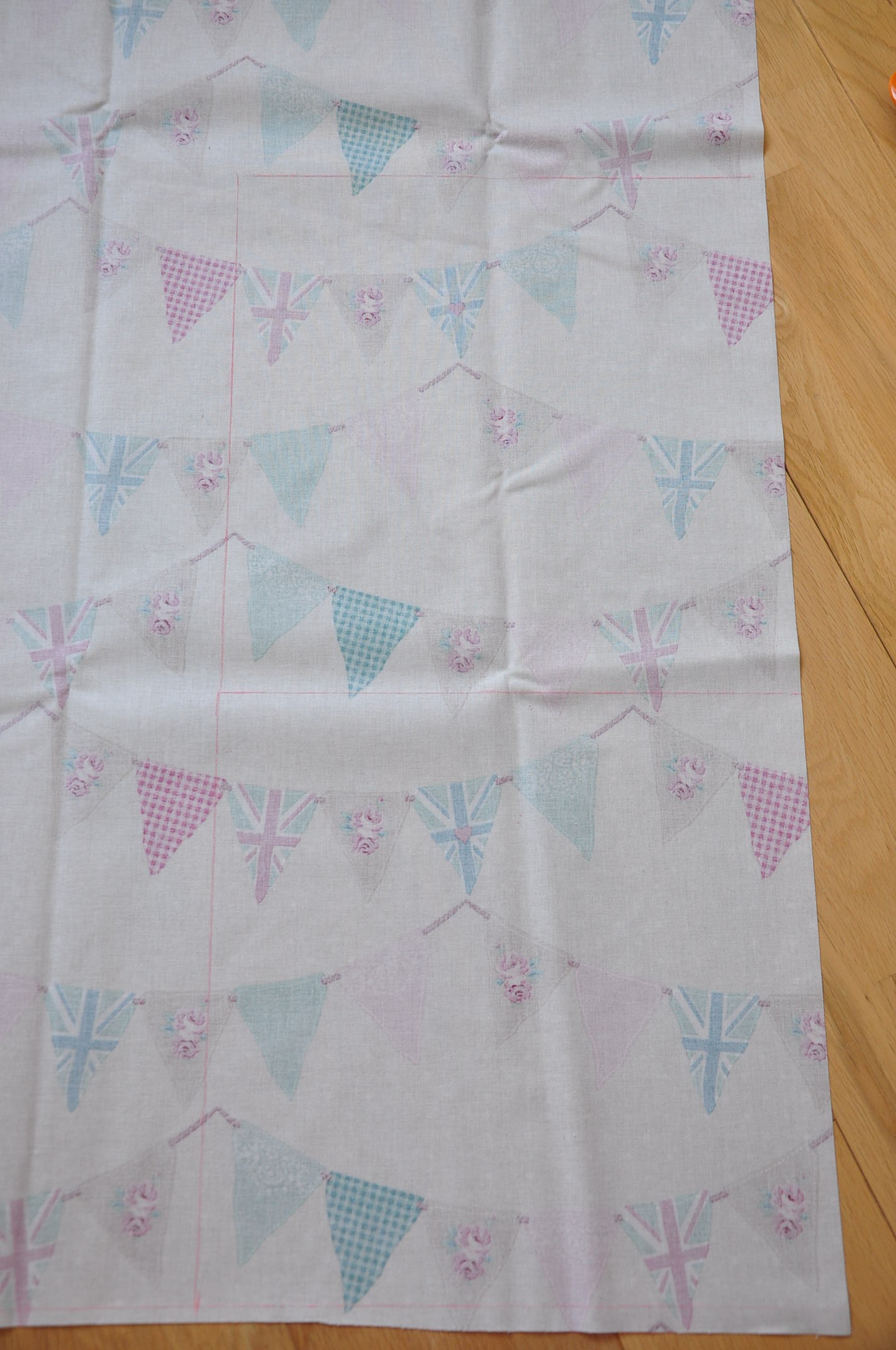 Oilcloth wash bag tutorial for charity Quiltylicious