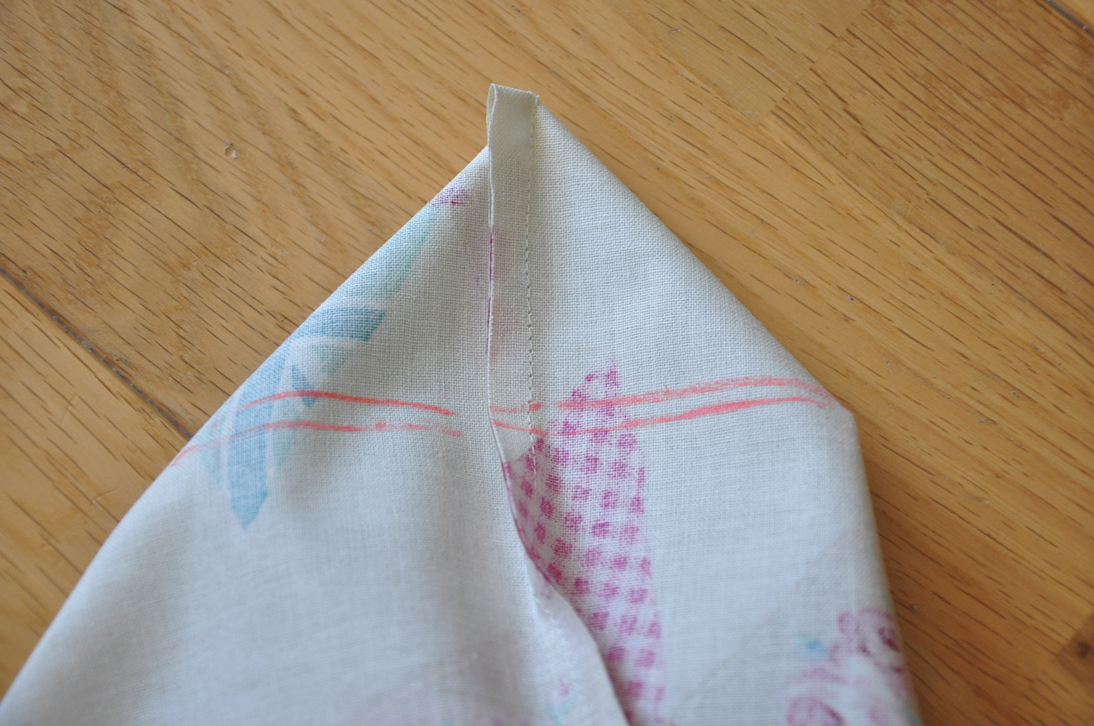 Oilcloth wash bag tutorial for charity Quiltylicious