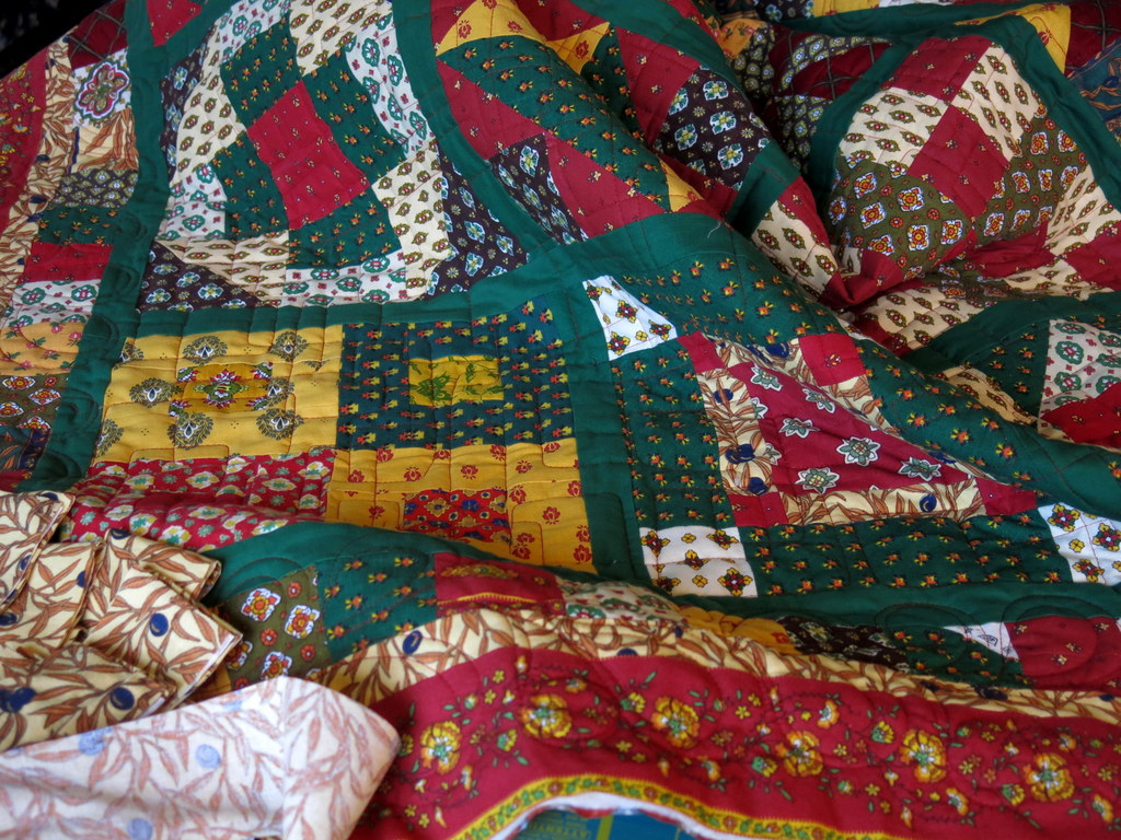 Scrap Happy Finished Provençal Quilt!!! Quimper Hittys