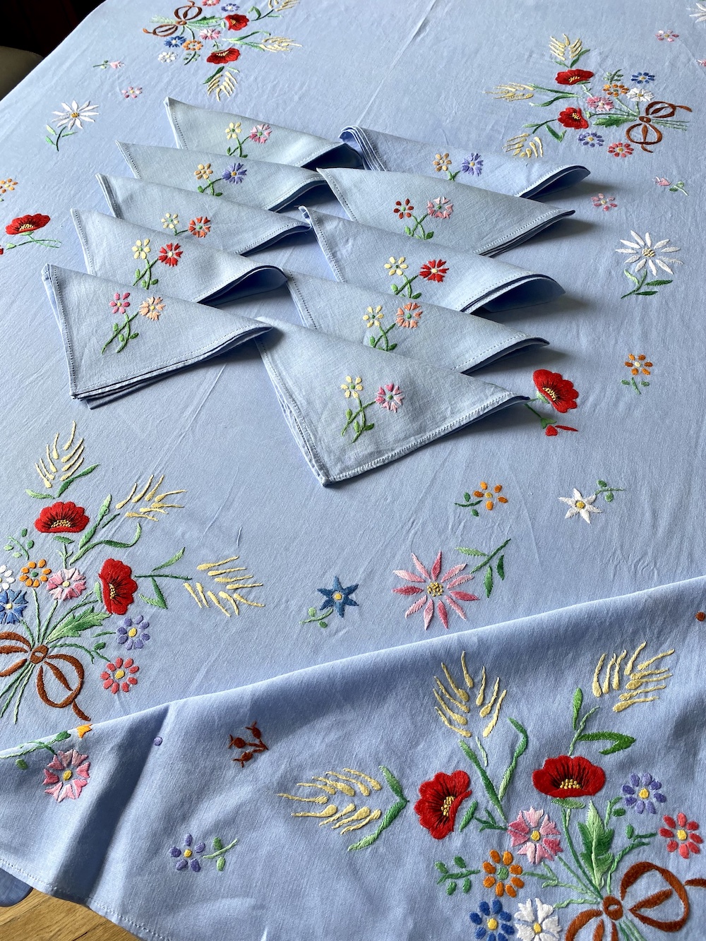 Vintage Italian Tablecloth and Napkins Quintessence