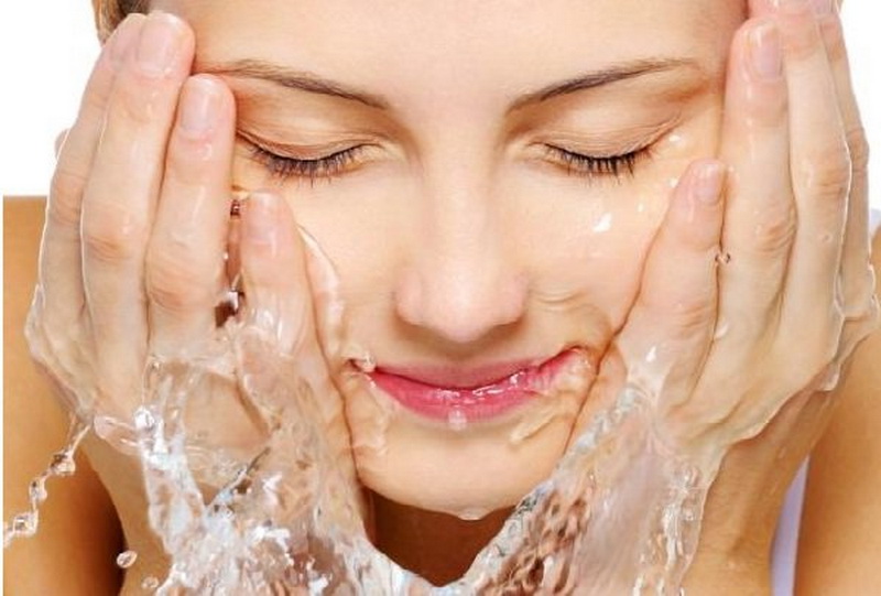 10 FaceWashing Mistakes You Need To Avoid Right Now