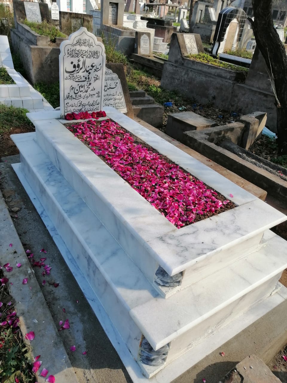 Qureshi Marbles Manufacturer of Headstones & Grave Sets