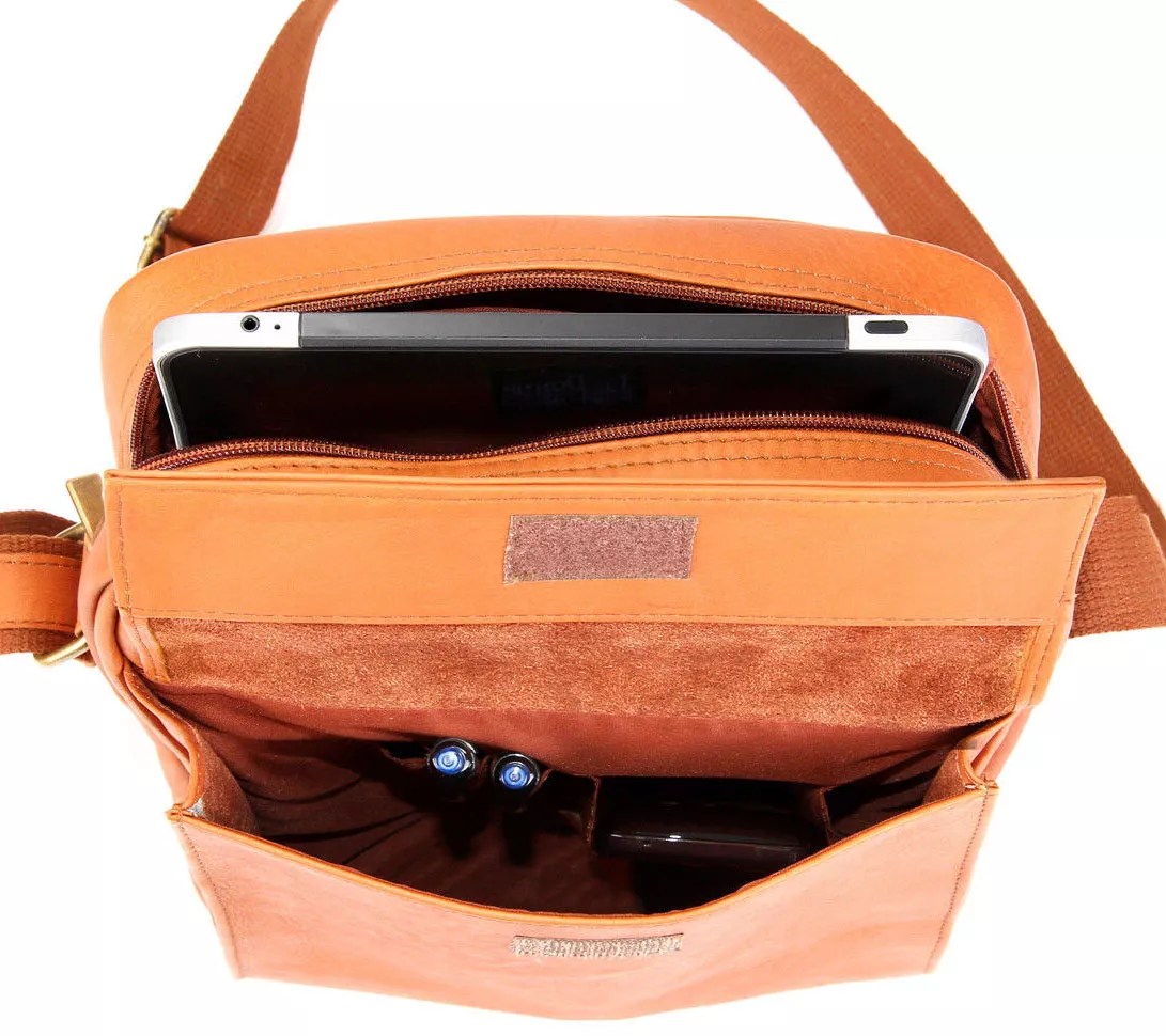 Le Donne Leather Men's CarryAll Bag