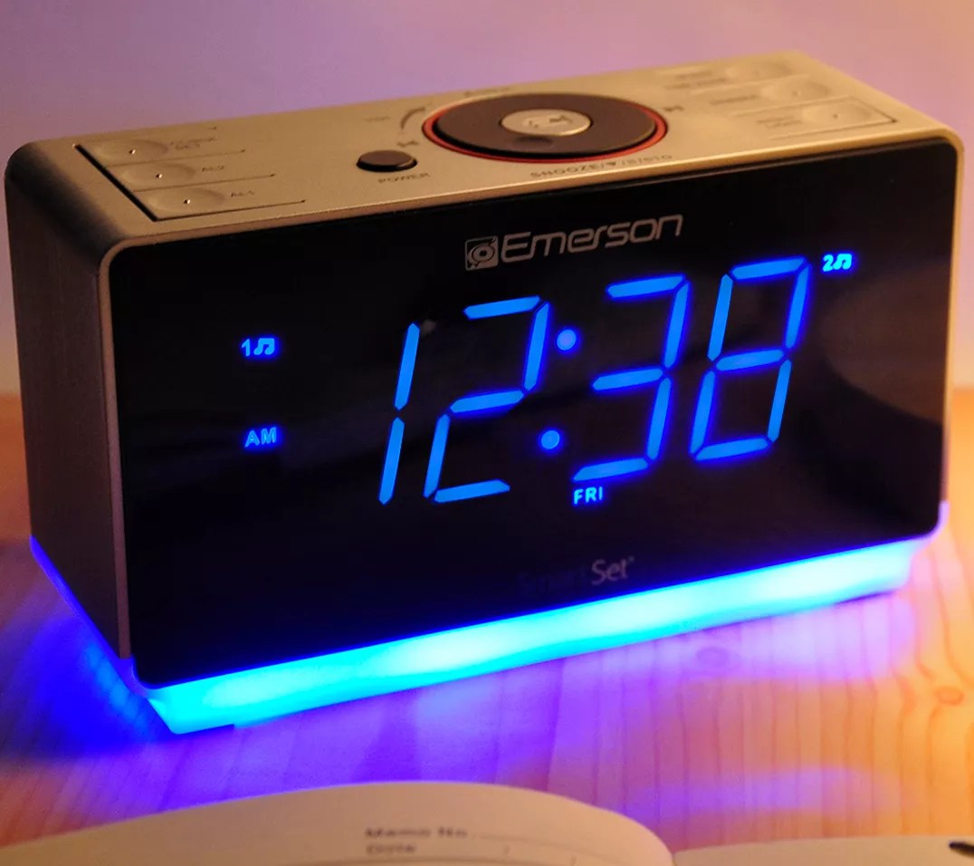 Emerson Smartset 1.4" Blue Jumbo Dual Alarm Clock Radio