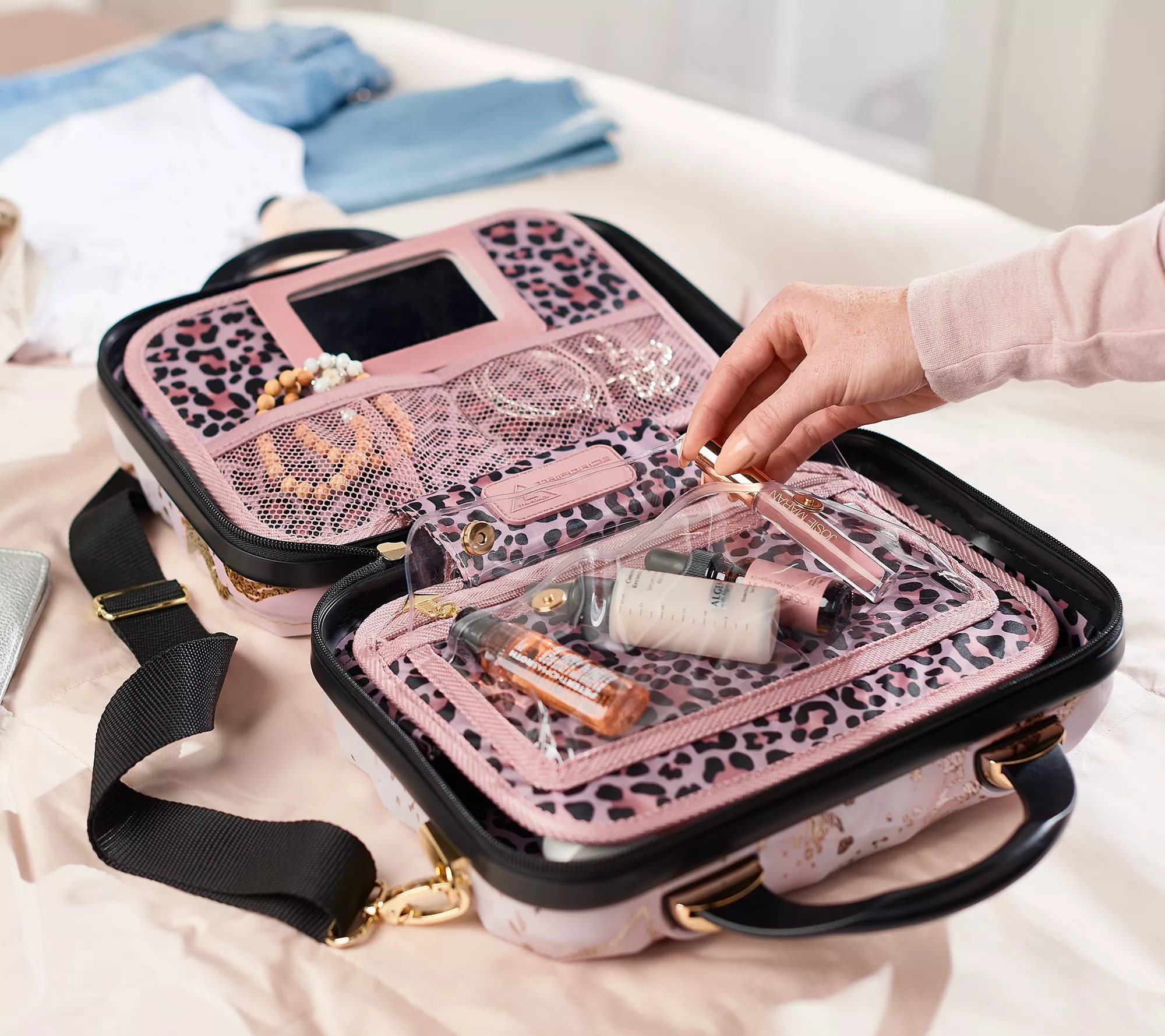 (QVC) Triforce Hardside Beauty Case w/ Organizational Interior Panels