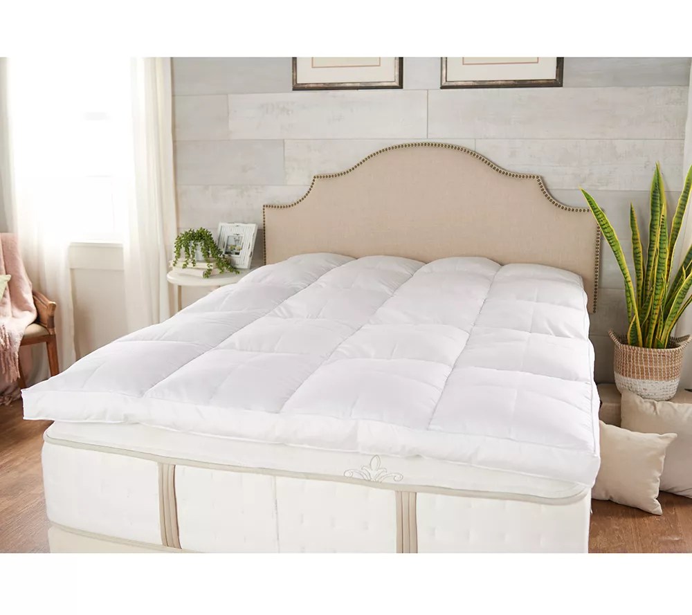 Northern Nights 3" Full Luxury Featherbed with Zippered Removable Cover