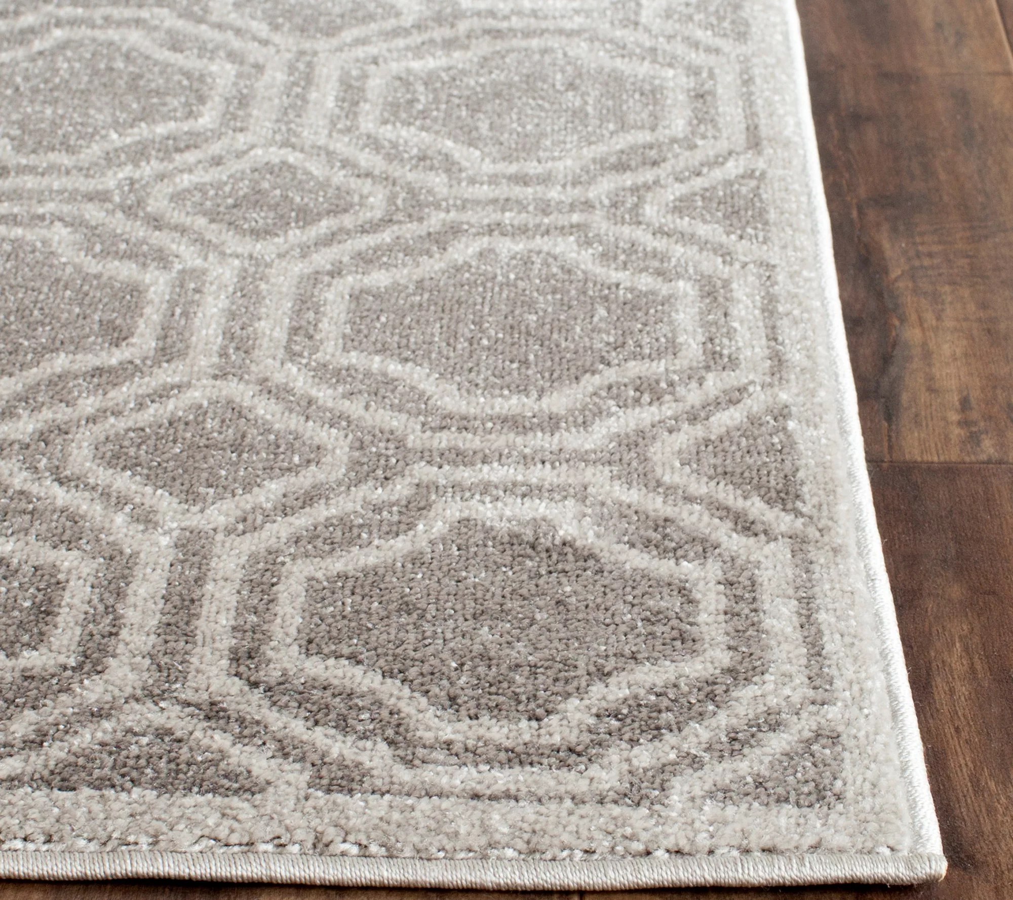 Safavieh Indoor/Outdoor Geometric Tile 3' x 5'Area Rug