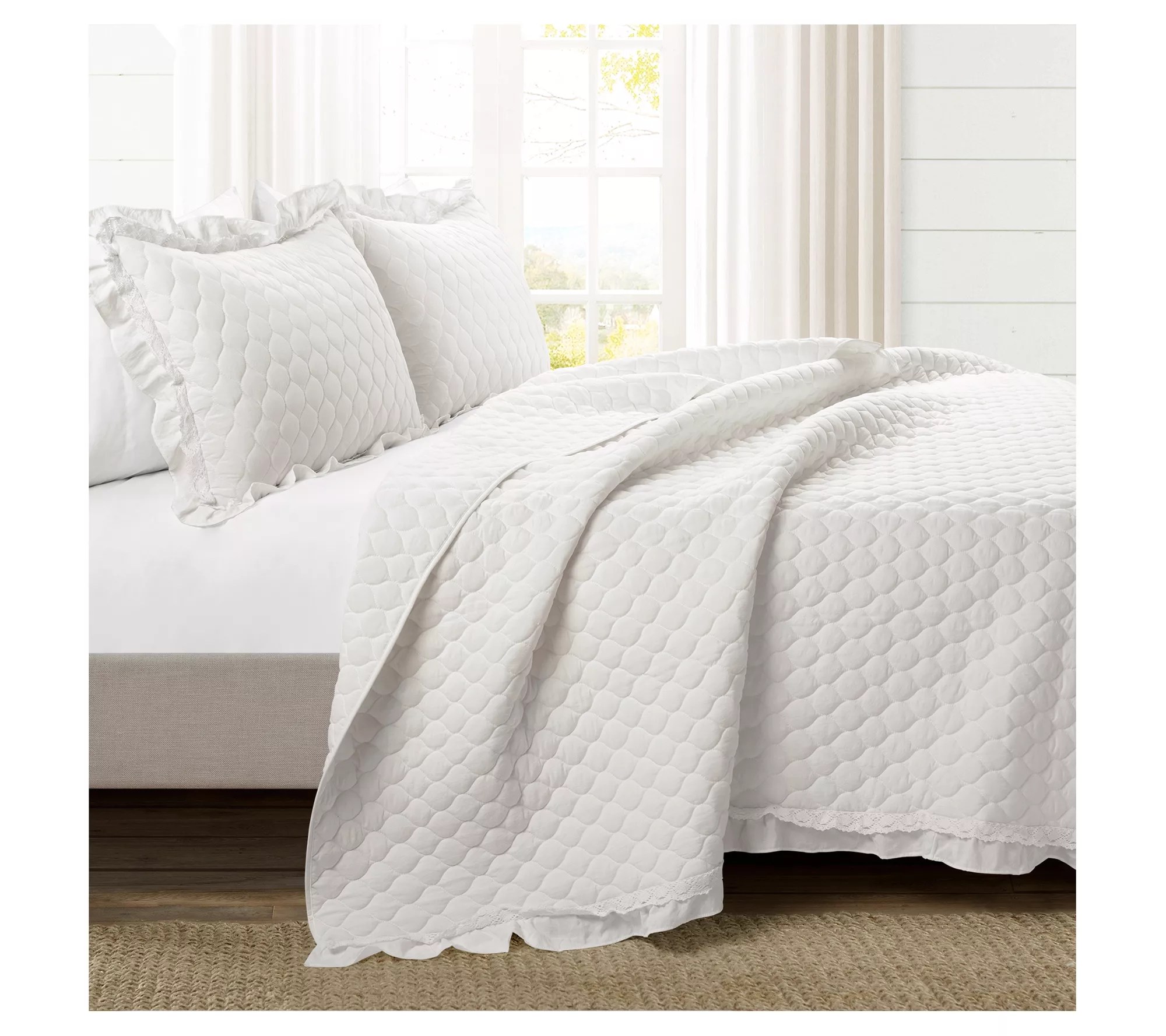 Lush Decor Ella Ruffle Lace Quilt 3pc Set King