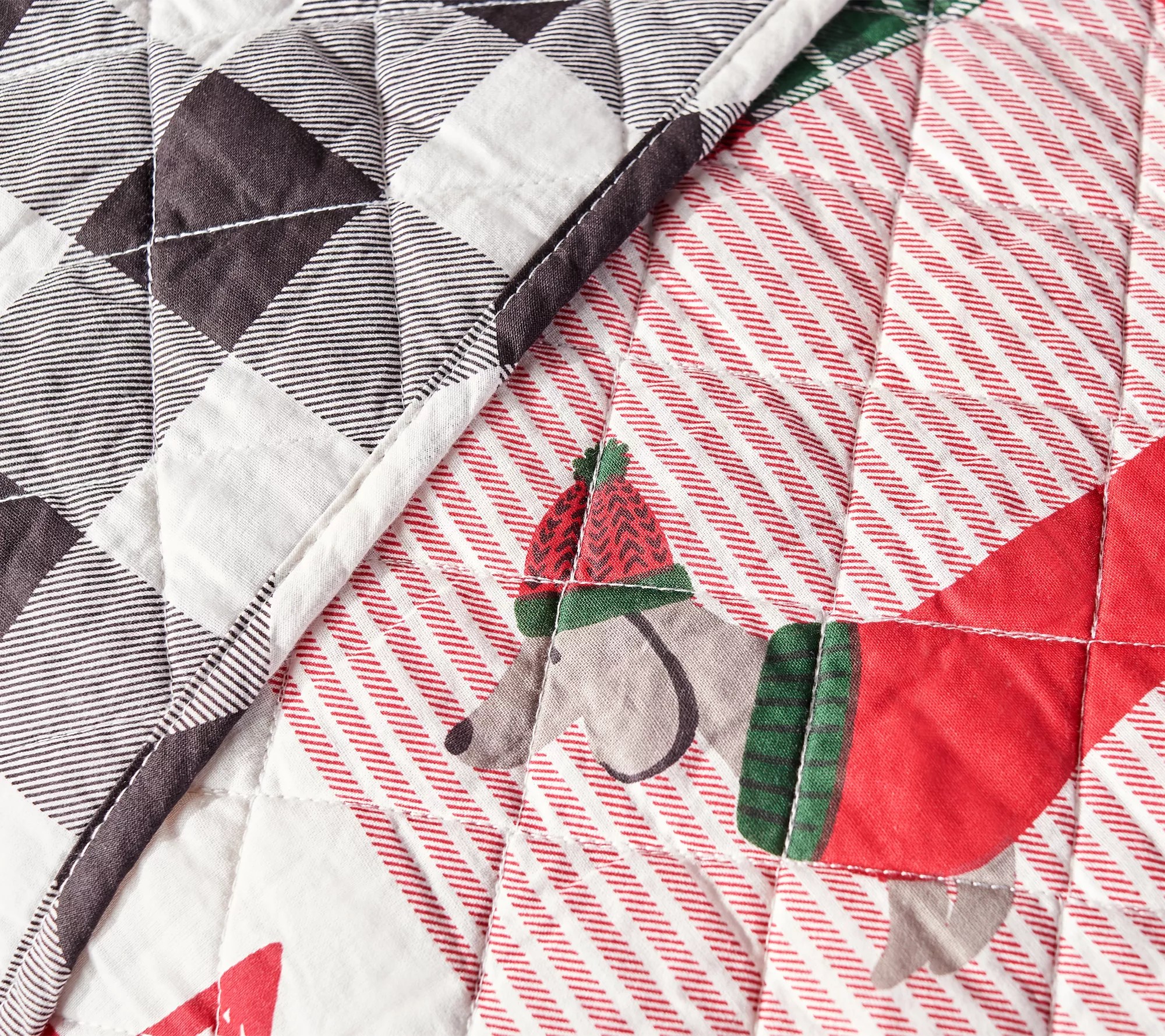 Home Reflections HolidayThemed Queen Quilt Set with Shams