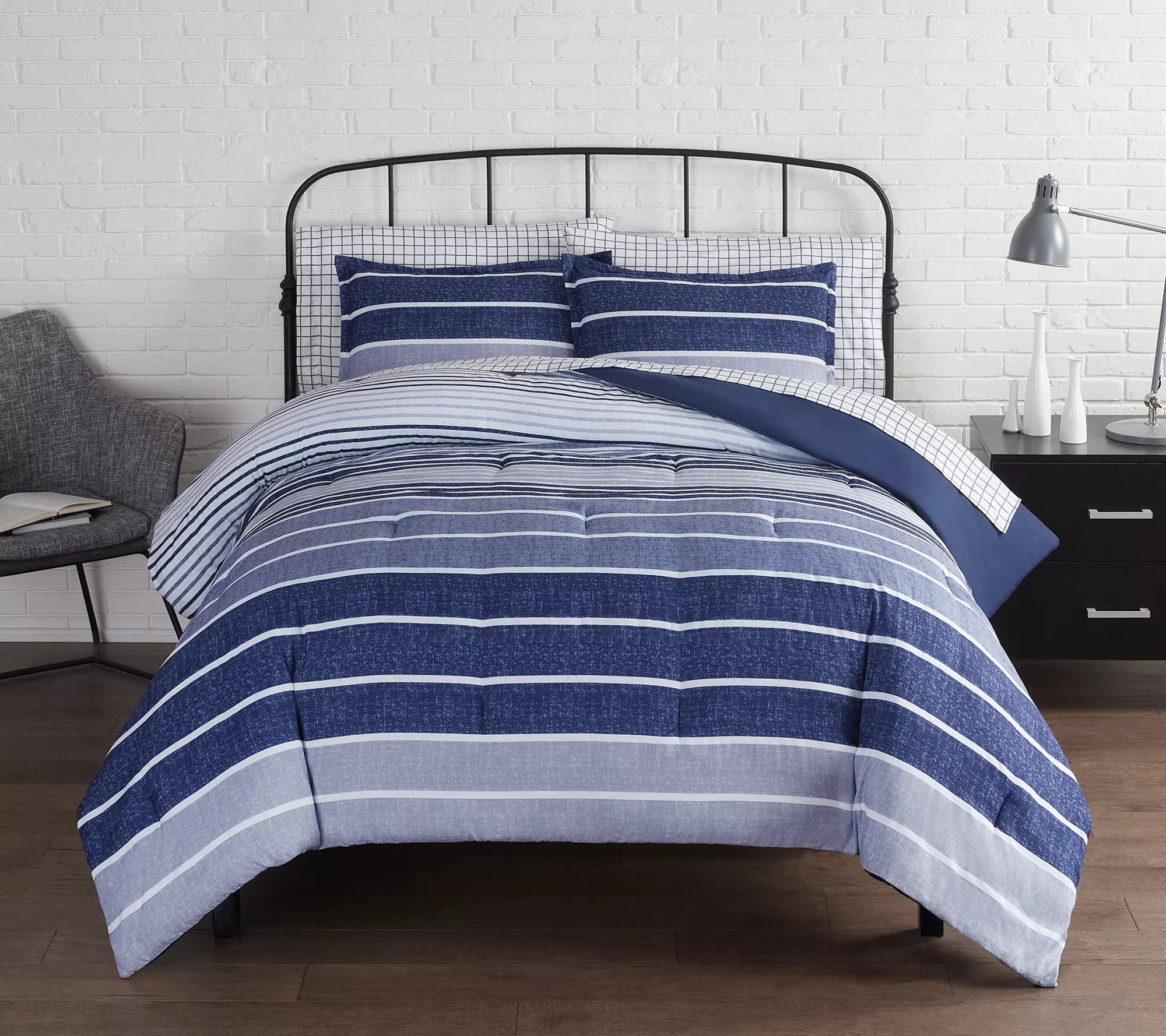 Serta Simply Clean Conrad Stripe 5Piece Twin XL Bed in a Bag