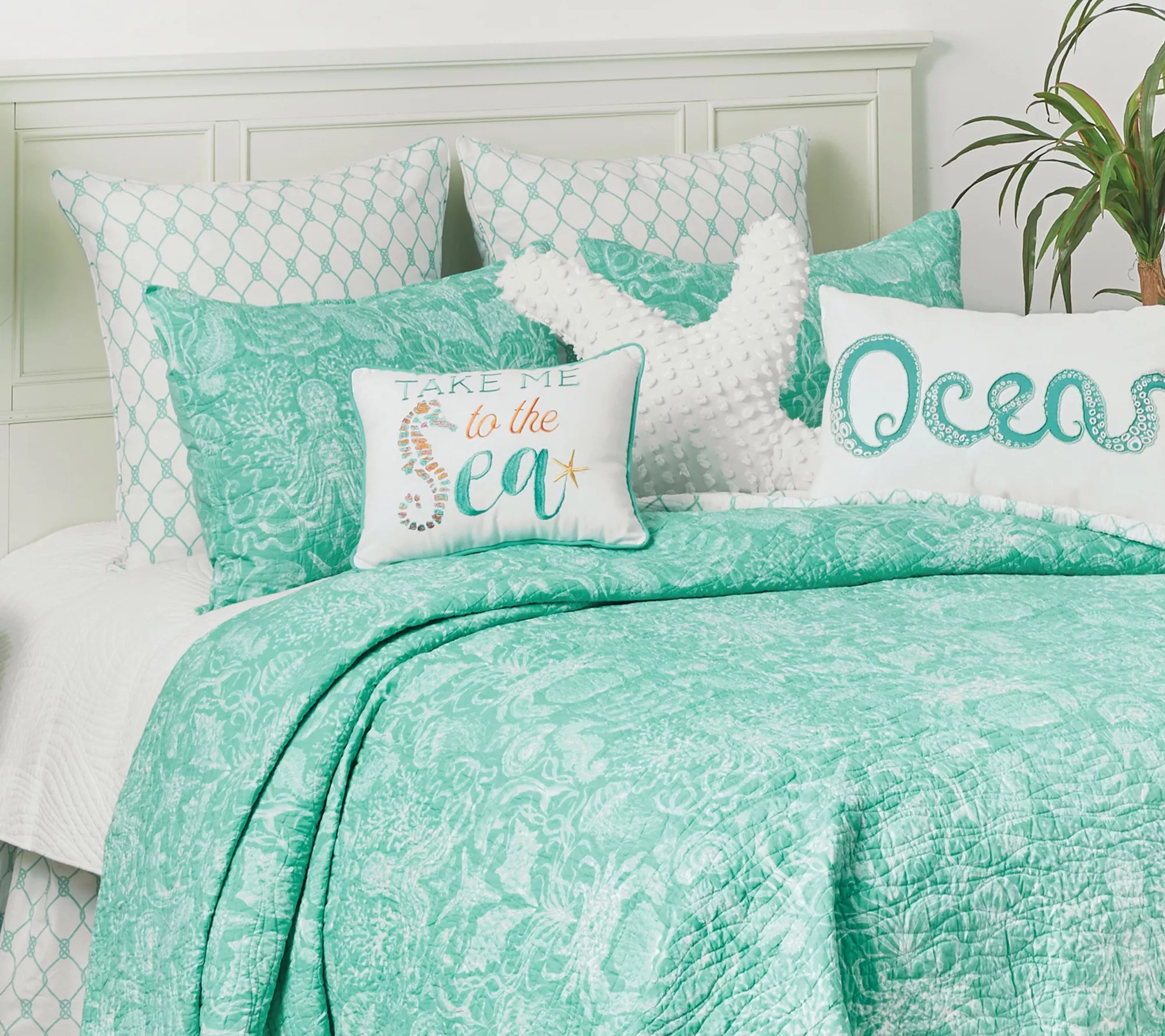 C&F Home Turquoise Bay King Quilt Set
