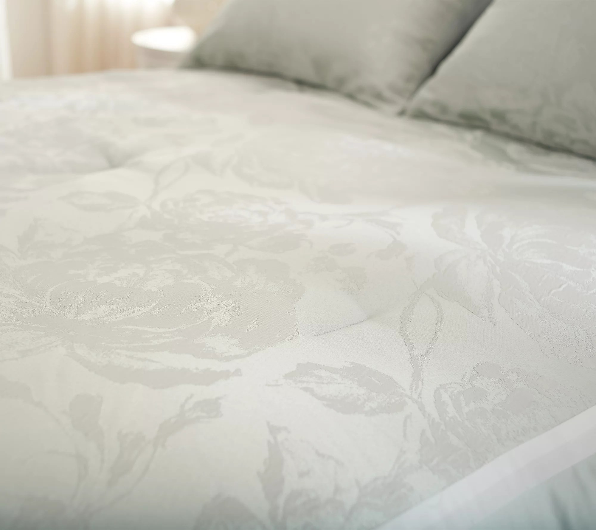 Inspire Me! Home Decor 3Piece Queen Floral Comforter Set