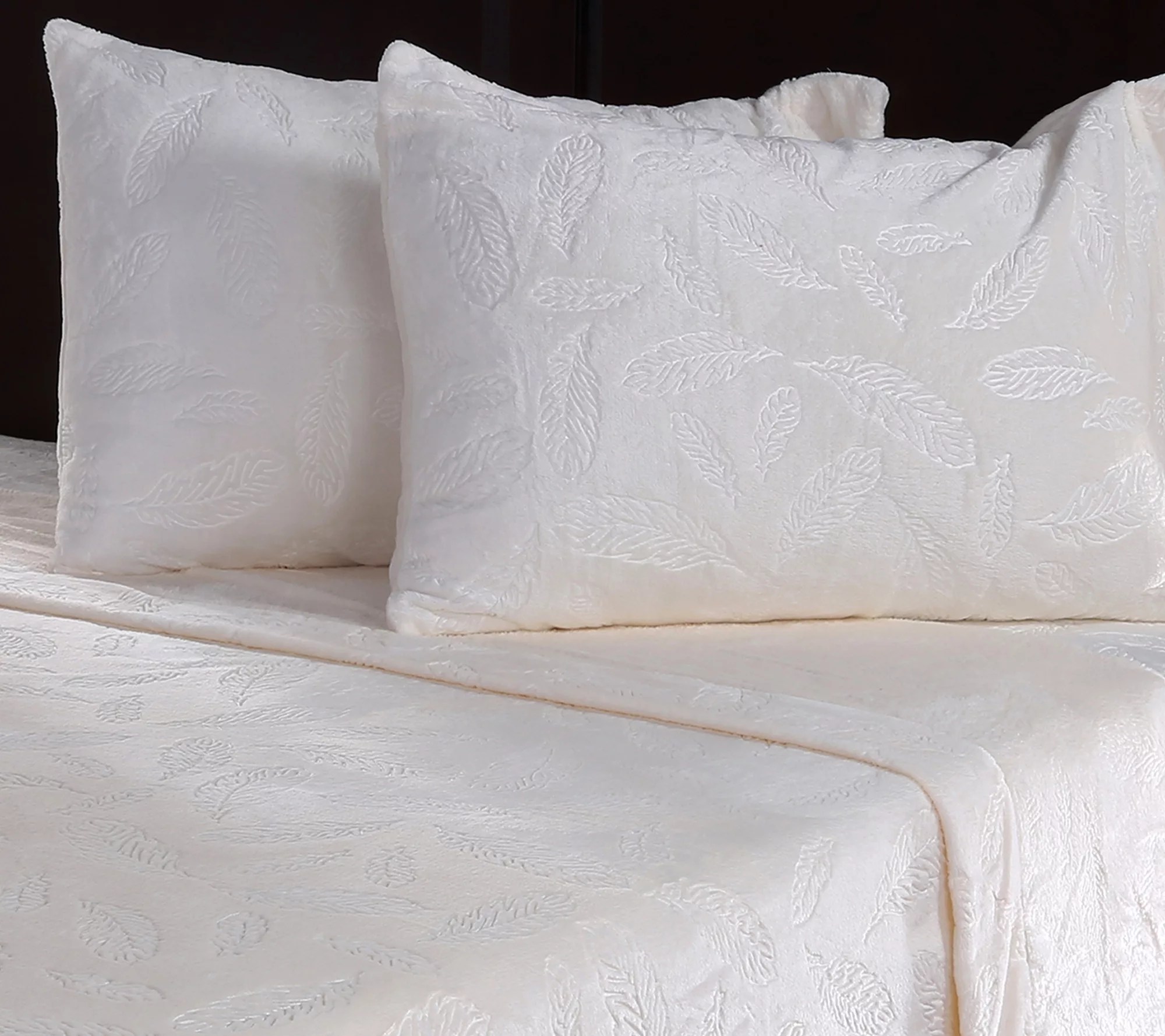 Berkshire Blanket VelvetLoft Engraved FeathersQN Sheet Set