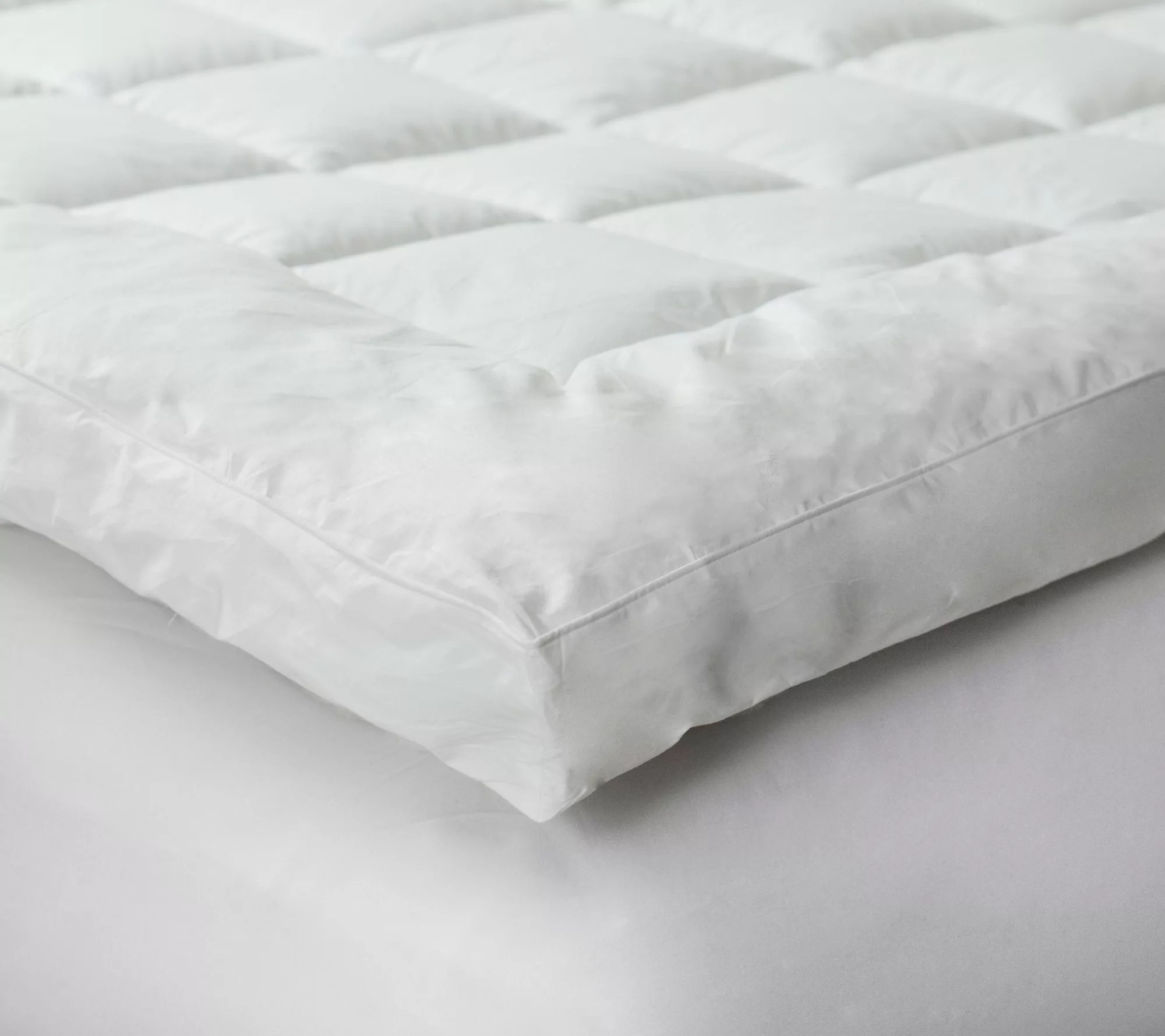 Lavish Home DownAlternative 233TC Queen Bedding Topper