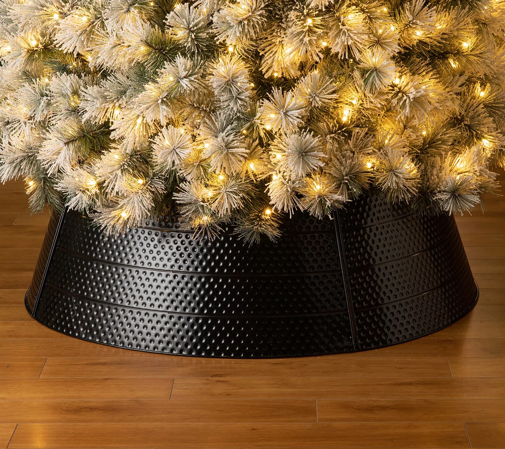 Glitzhome 40.5"D Christmas Hammered Metal Tree Collar