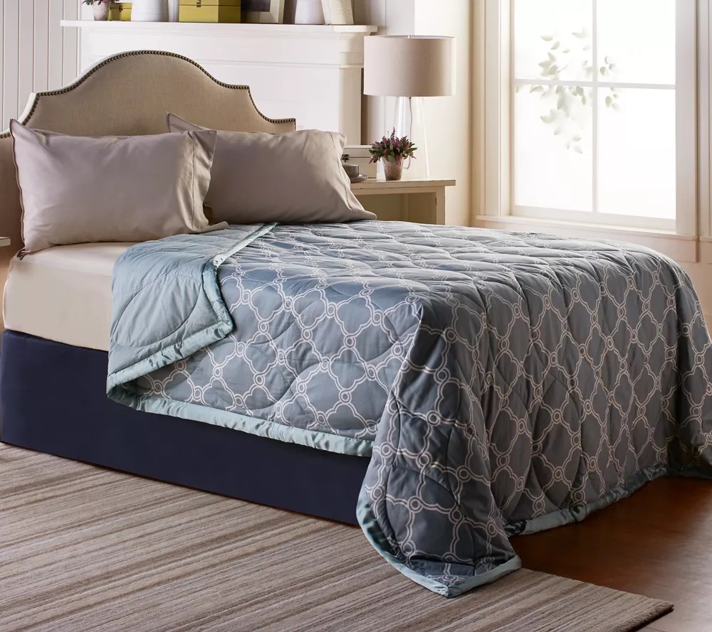 Northern Nights Classic Trellis 300TC 550 Fill Lightweight Down Blanket