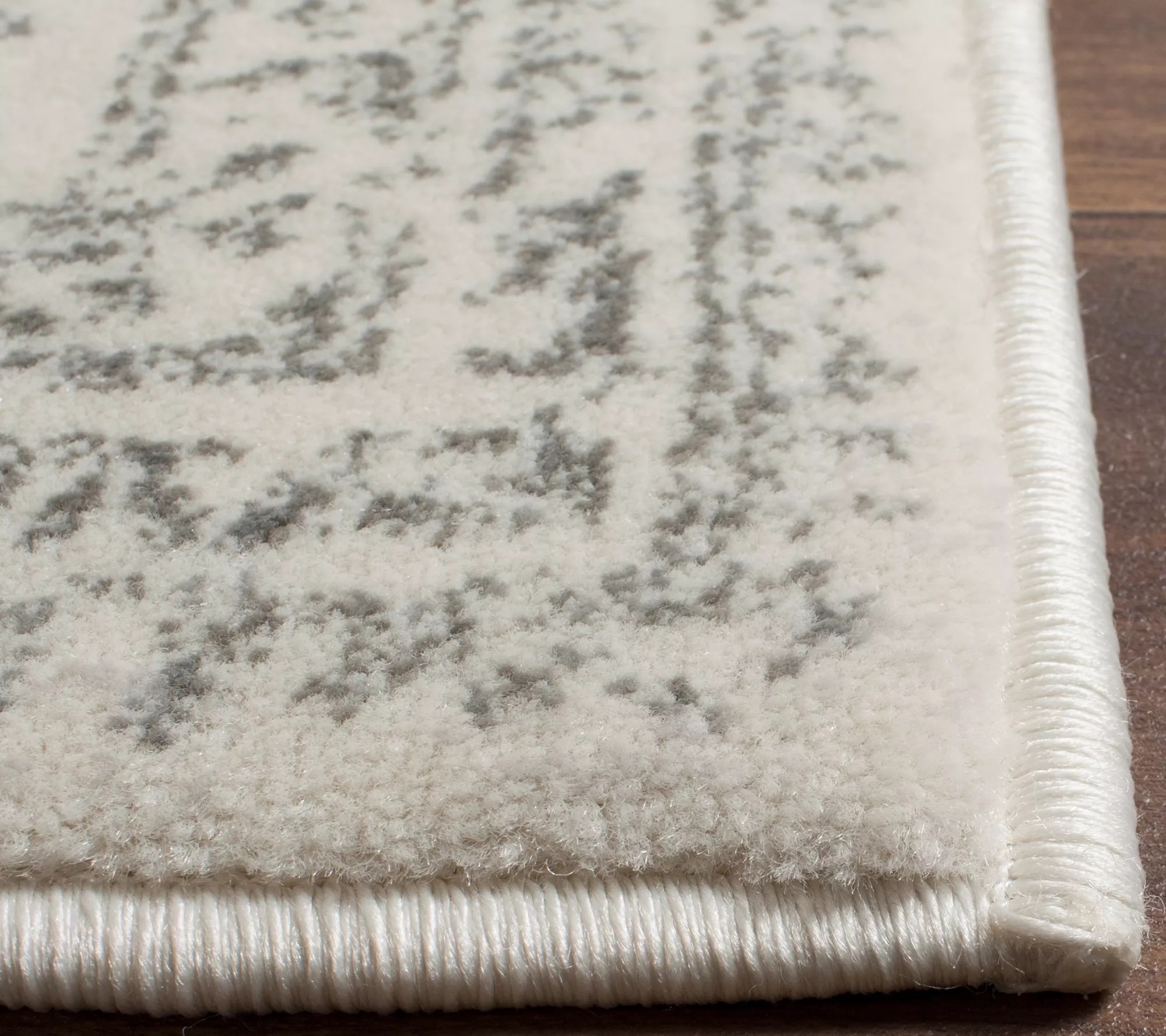 Carnegie 691 Collection 2'3" x 12' Rug