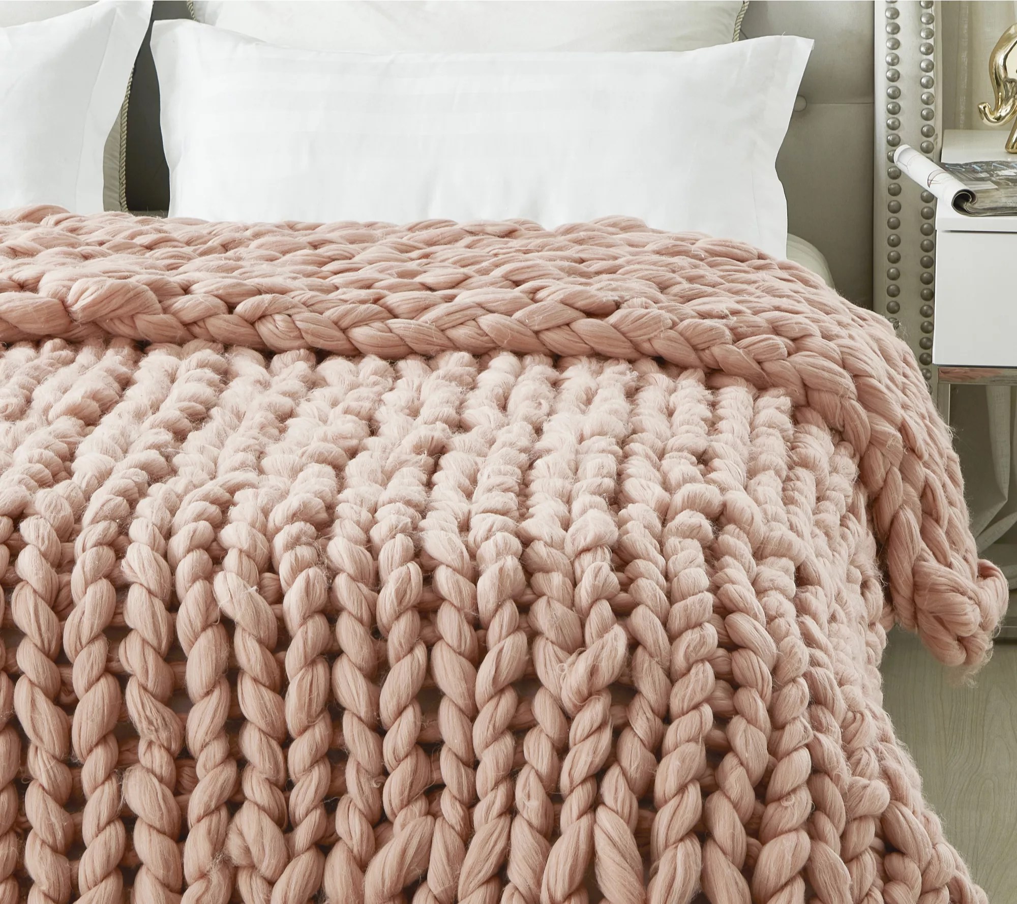 Cozy Tyme Yanis 40"x60" Chunky Knit Throw by Inspired Home