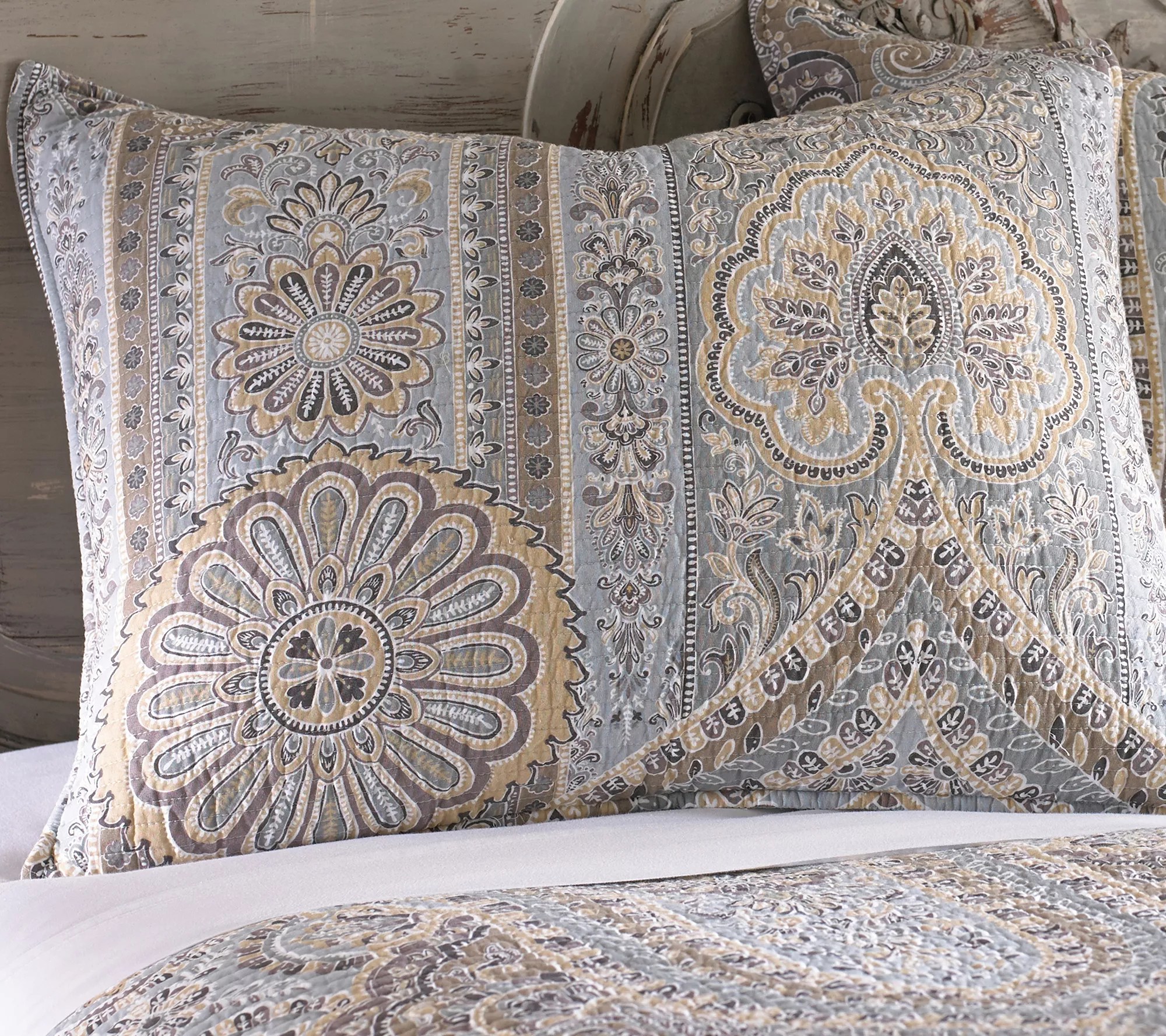 Levtex Home Casablanca 2Piece Twin/Twin XL Quilt set