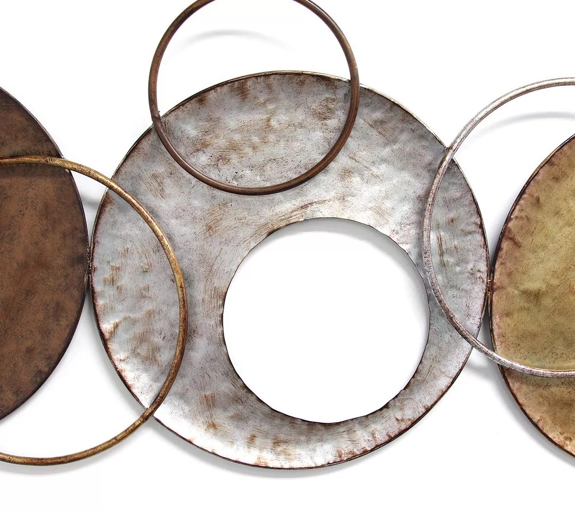 Stratton Home Decor Knoxville Round Hanging Wall Decor