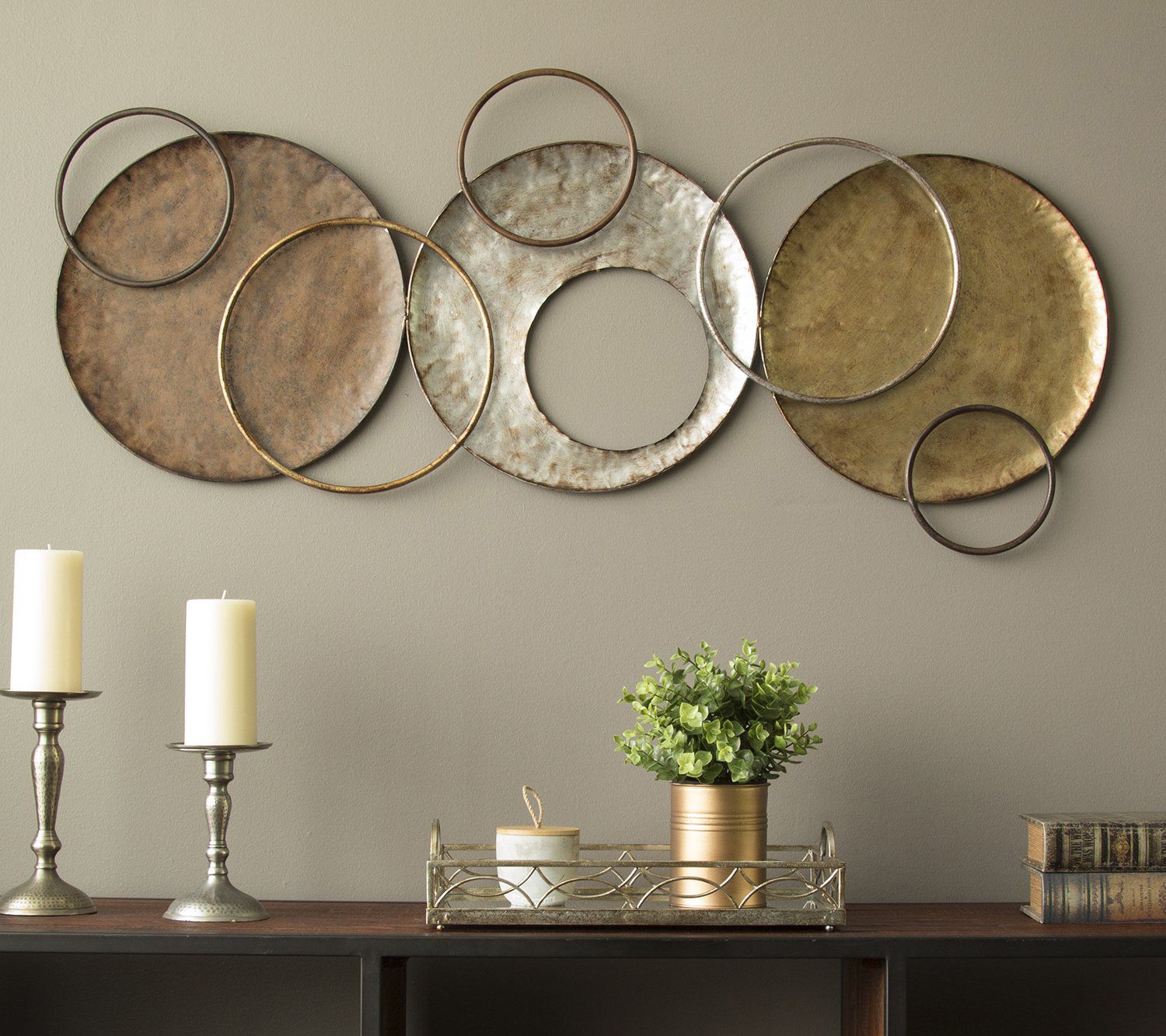 Stratton Home Decor Knoxville Round Hanging Wall Decor