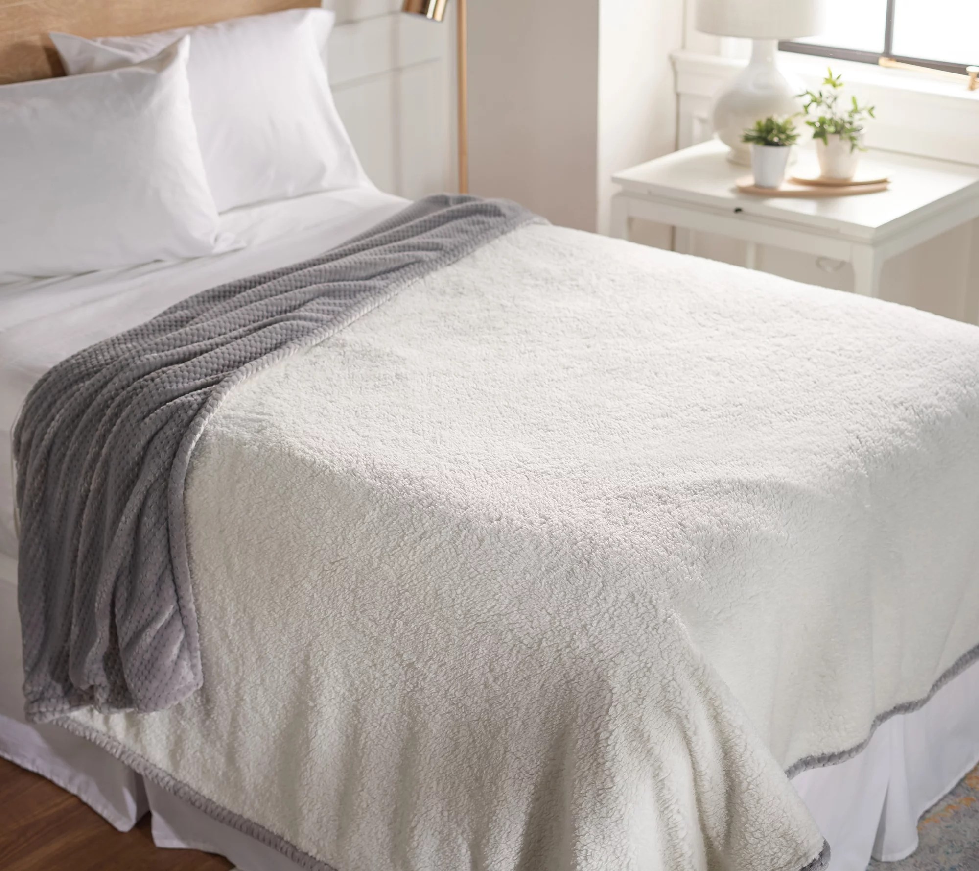 Berkshire and Sherpa Reversible Blanket King