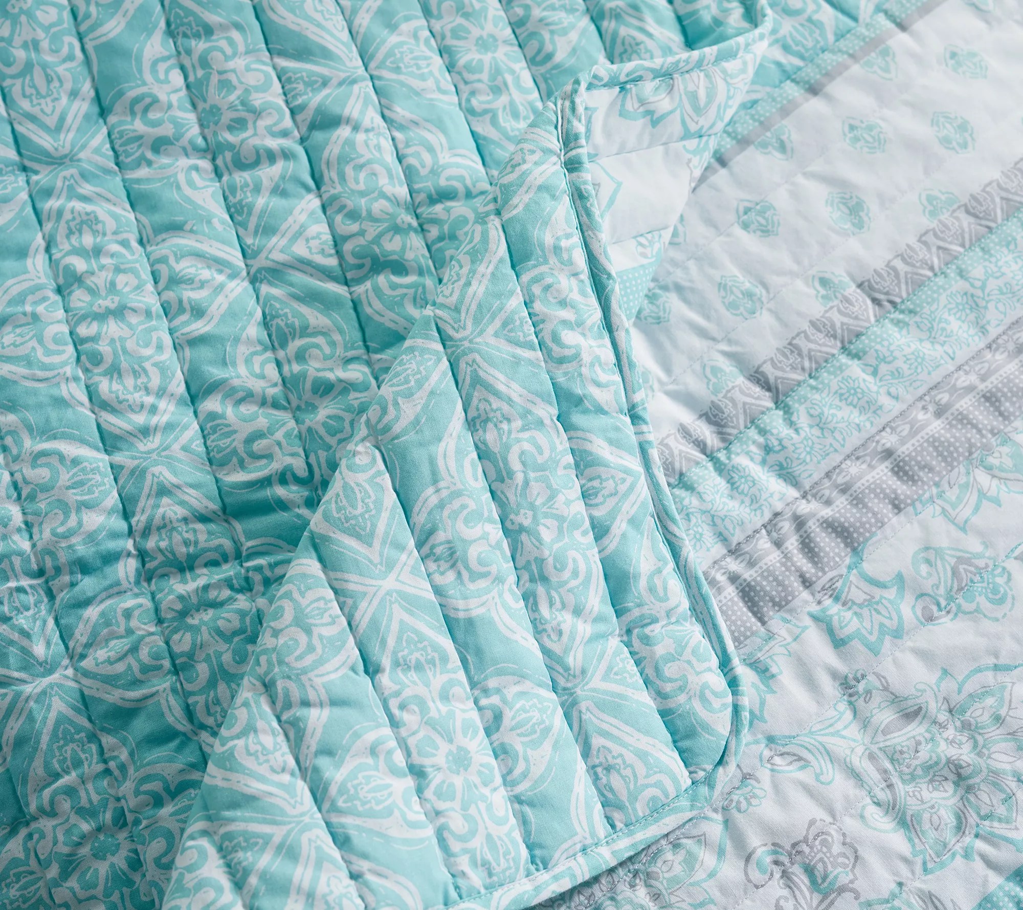 Home Reflections Reversible Channel Print Quilt Set Twin