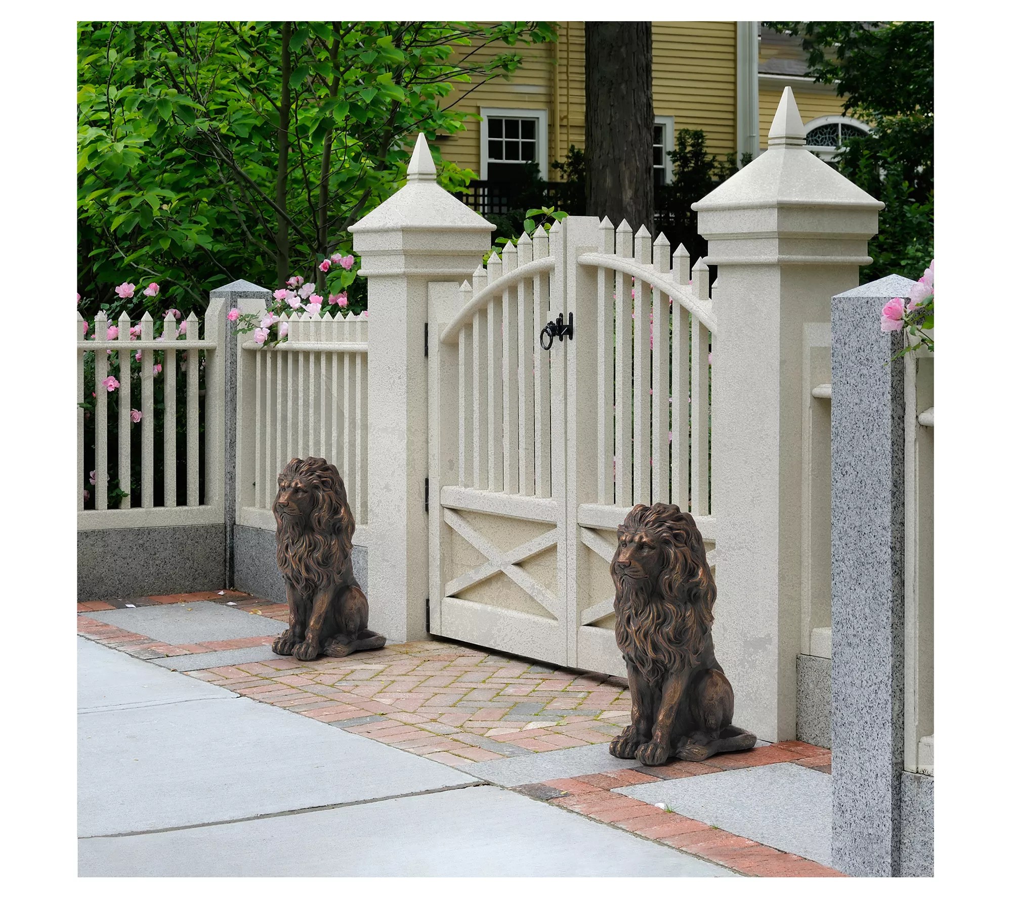 Glitzhome 20" Standing Guardian Lion Garden Statues S/2