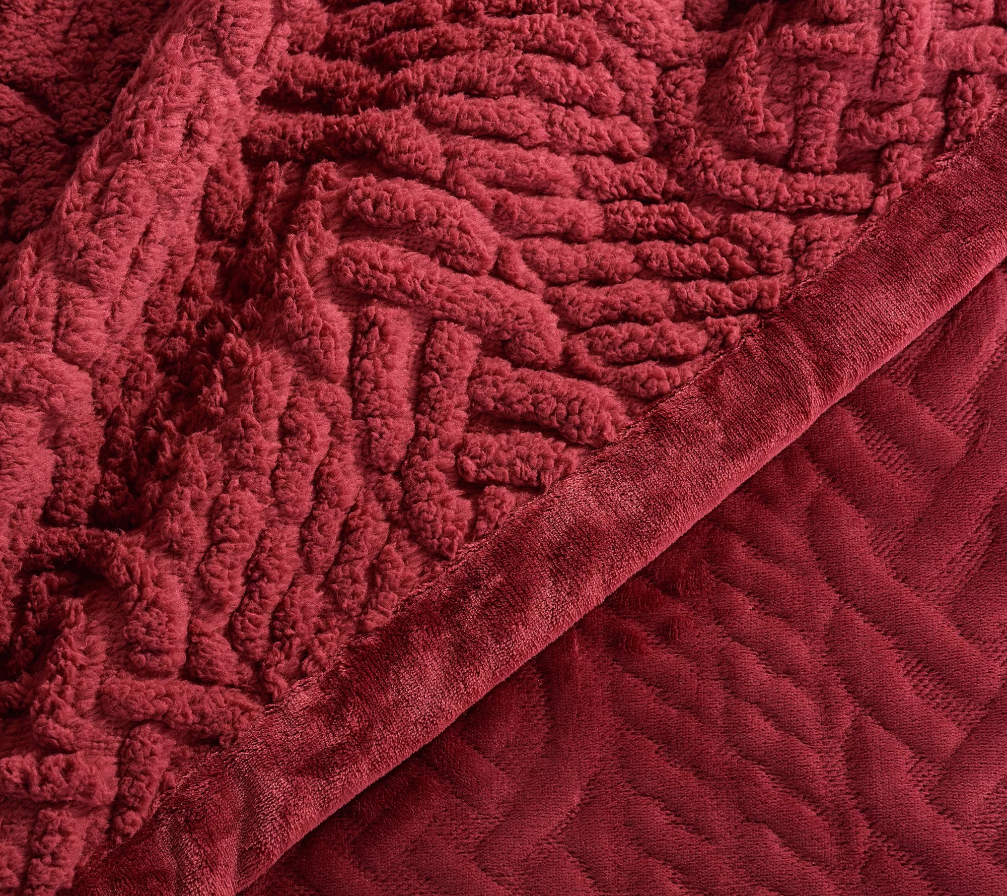 Berkshire Ultrasonic Cable Textured Comforter rev. Sherpa