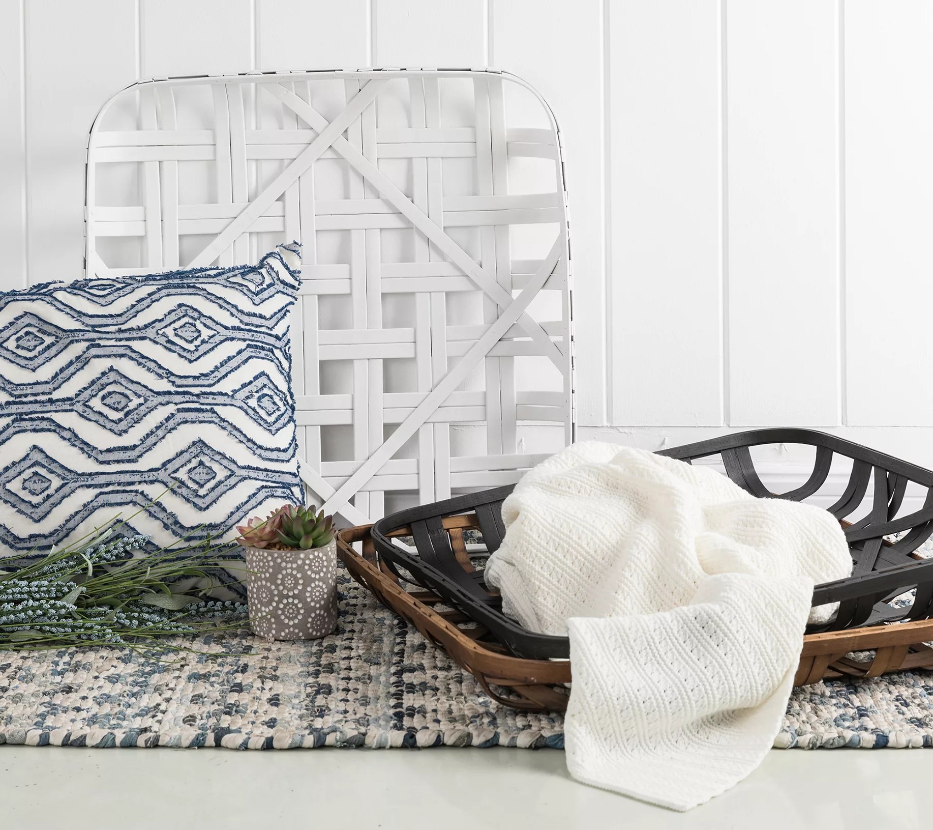 Glitzhome Vintage Bamboo Tabacco Basket Wall Hanging