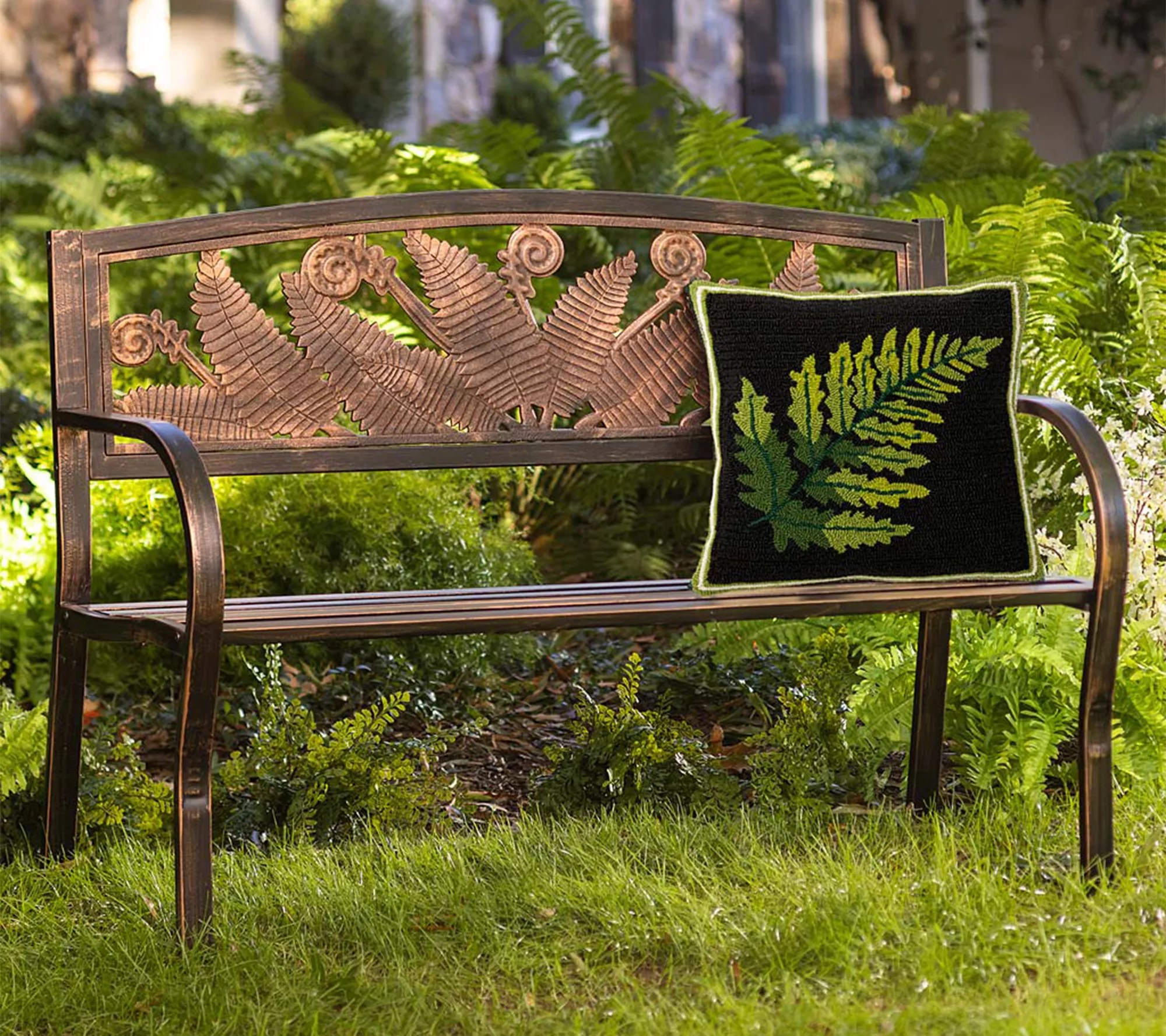 Plow & Hearth Indoor/Outdoor Fern Hooked Throw Pillow
