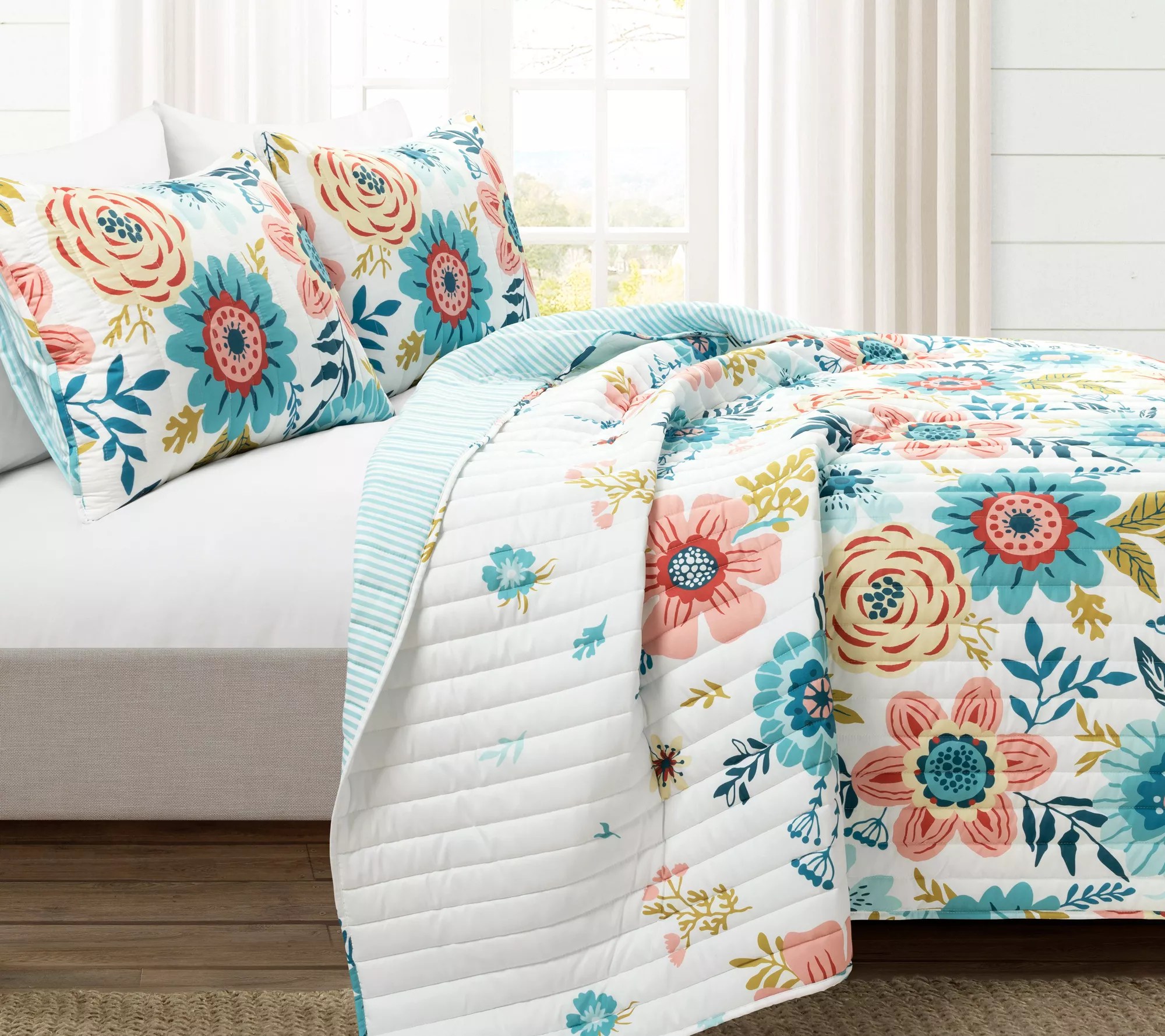 Lush Decor Cottage Core Ariana Flower Quilt Kin