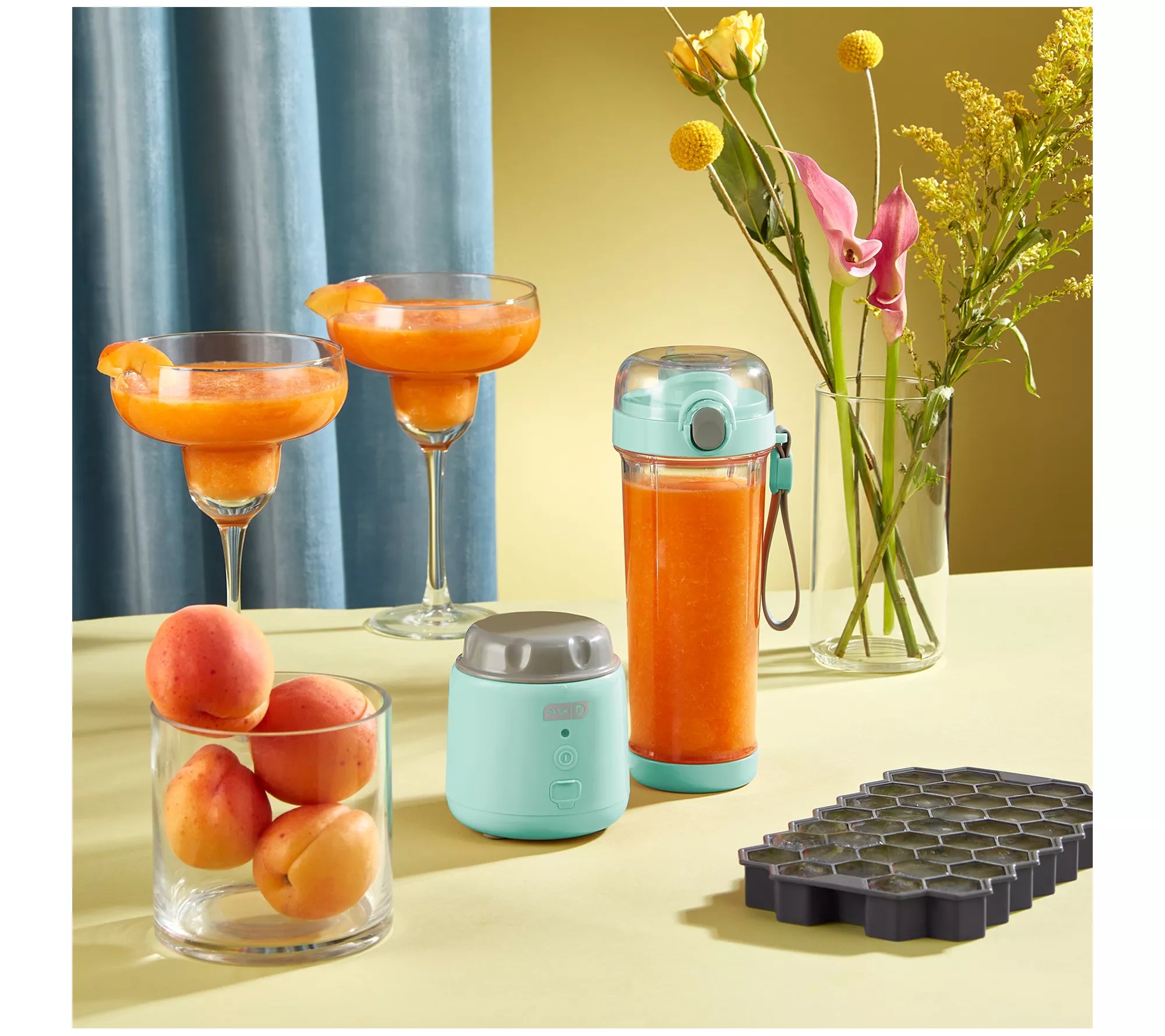 Dash Rechargeable 16oz Portable Blender with Ice Cube Tray