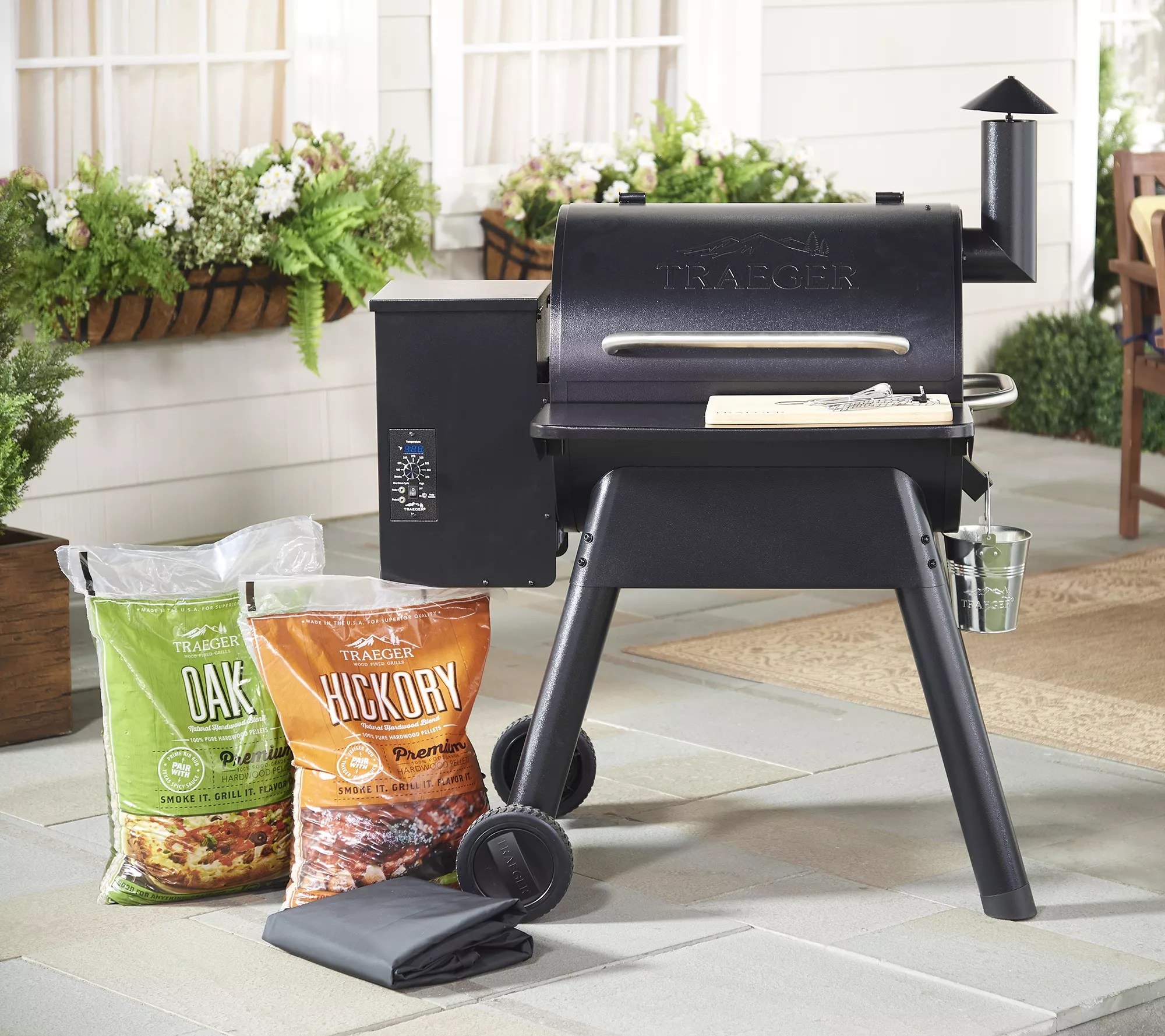Traeger Prairie 572 Wood Fired Grill & Smoker with Pellets