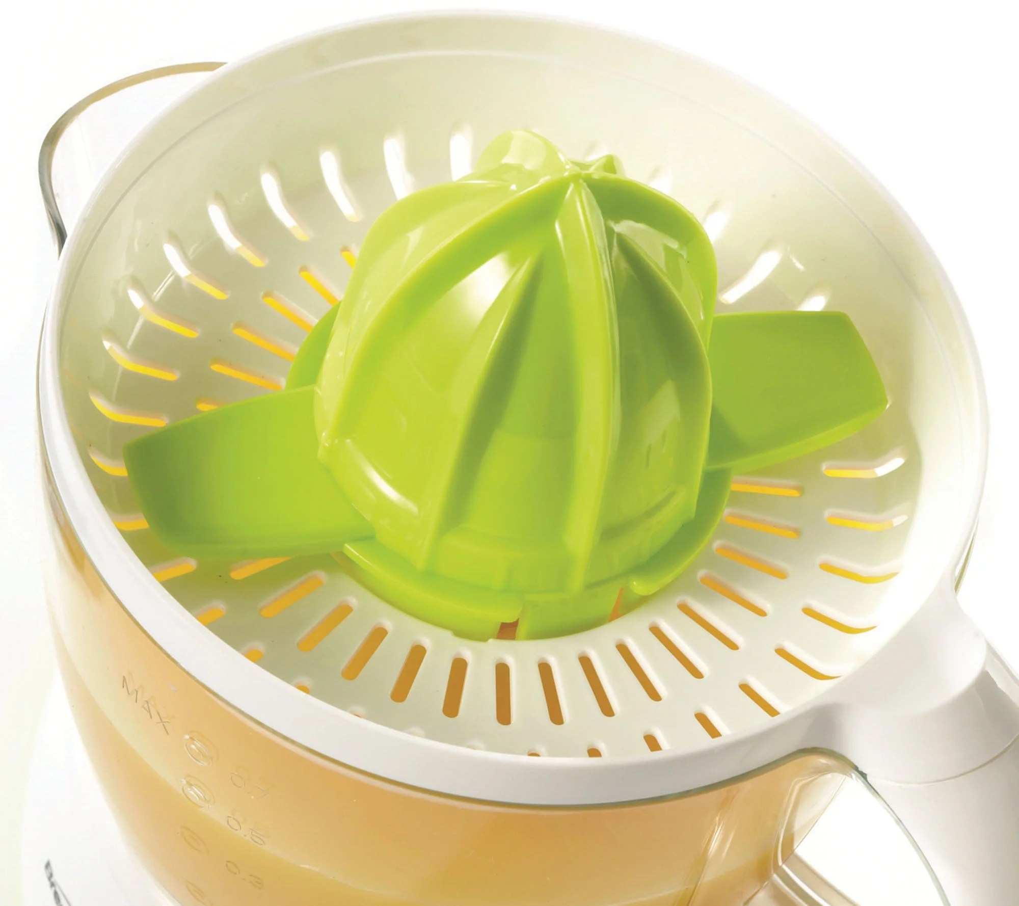 Brentwood White Citrus Squeezer and Juicer