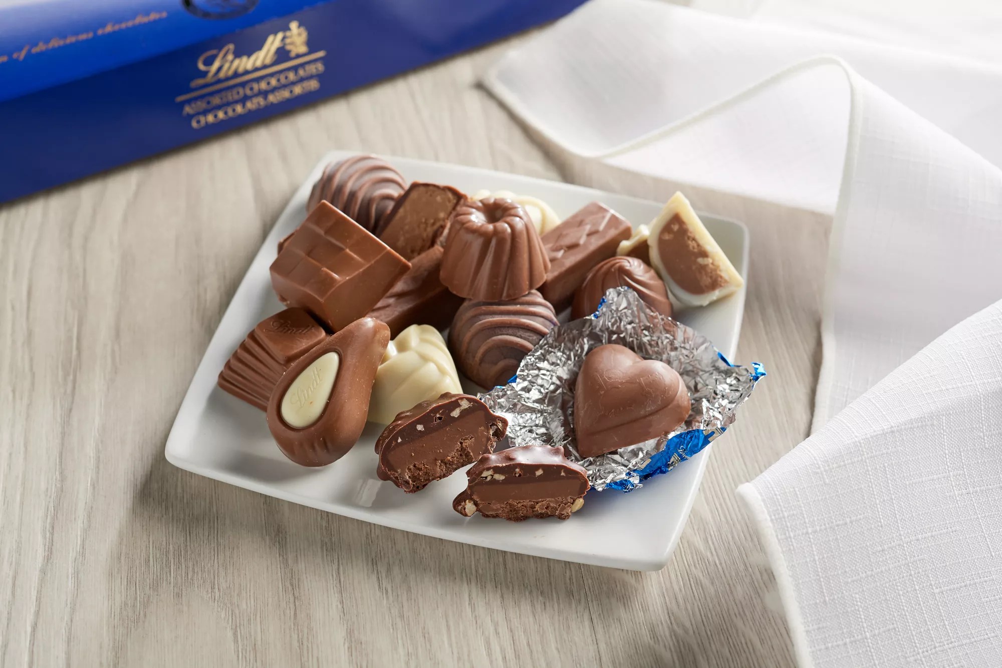 Lindt Winter Country Assorte d Chocolates 42Piece Box