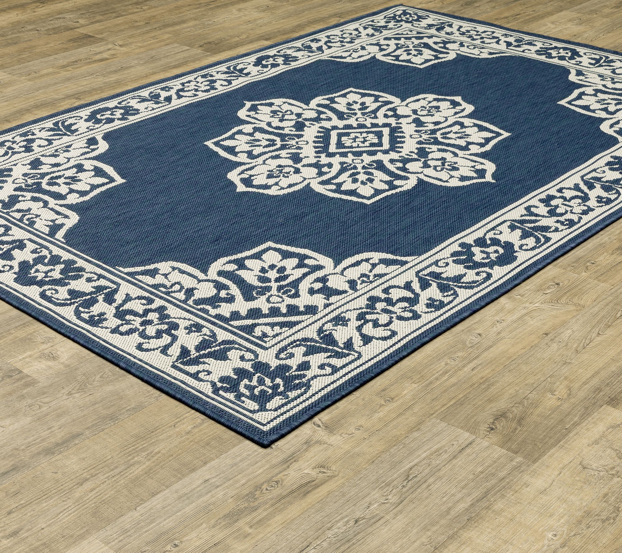 Veranda Living Medallion Reversible 7'8" x 10' Rug