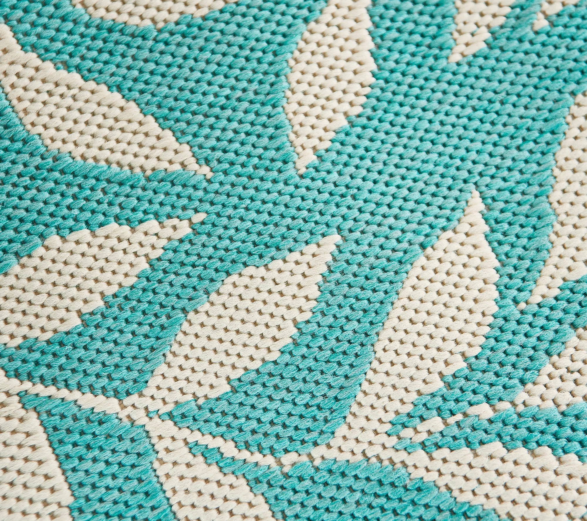 Veranda Living 77" Round Allover Leaf In/Outdoor Reversible Rug