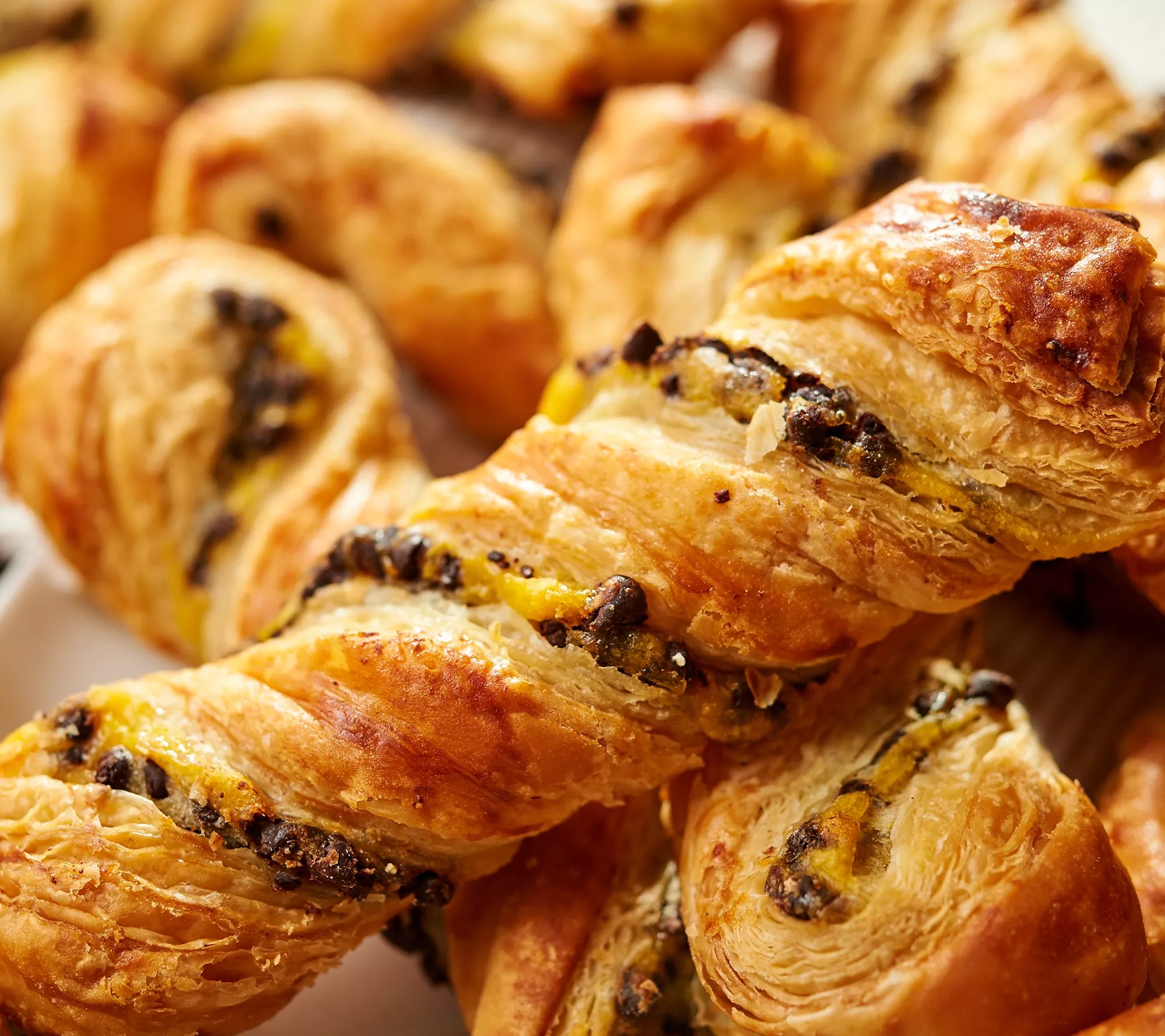 Authentic Gourmet (24) Chocolate & Custard Cream Twists