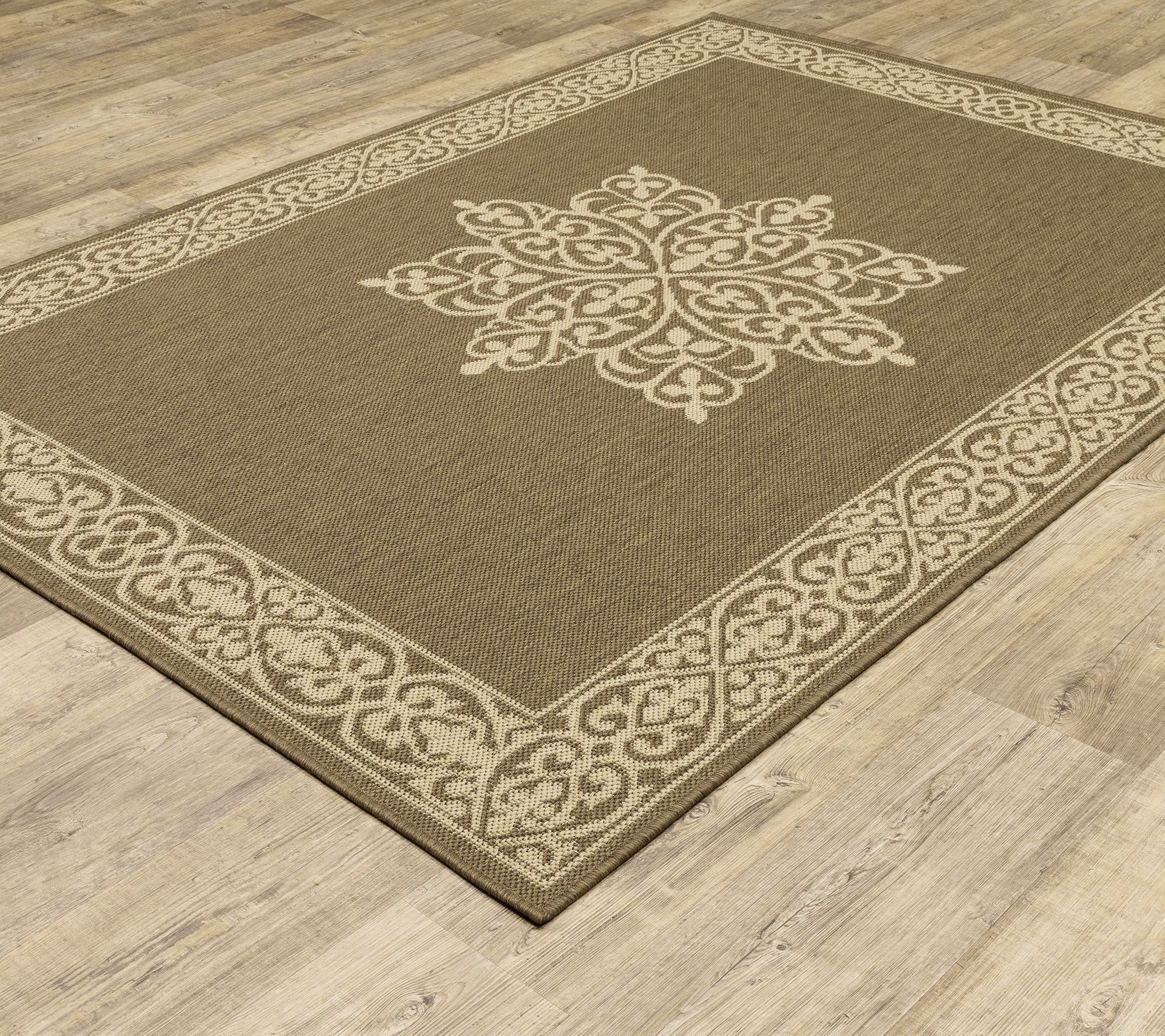 Veranda Living 7' x 10' Center Star Indoor/Outdoor Reversible Rug