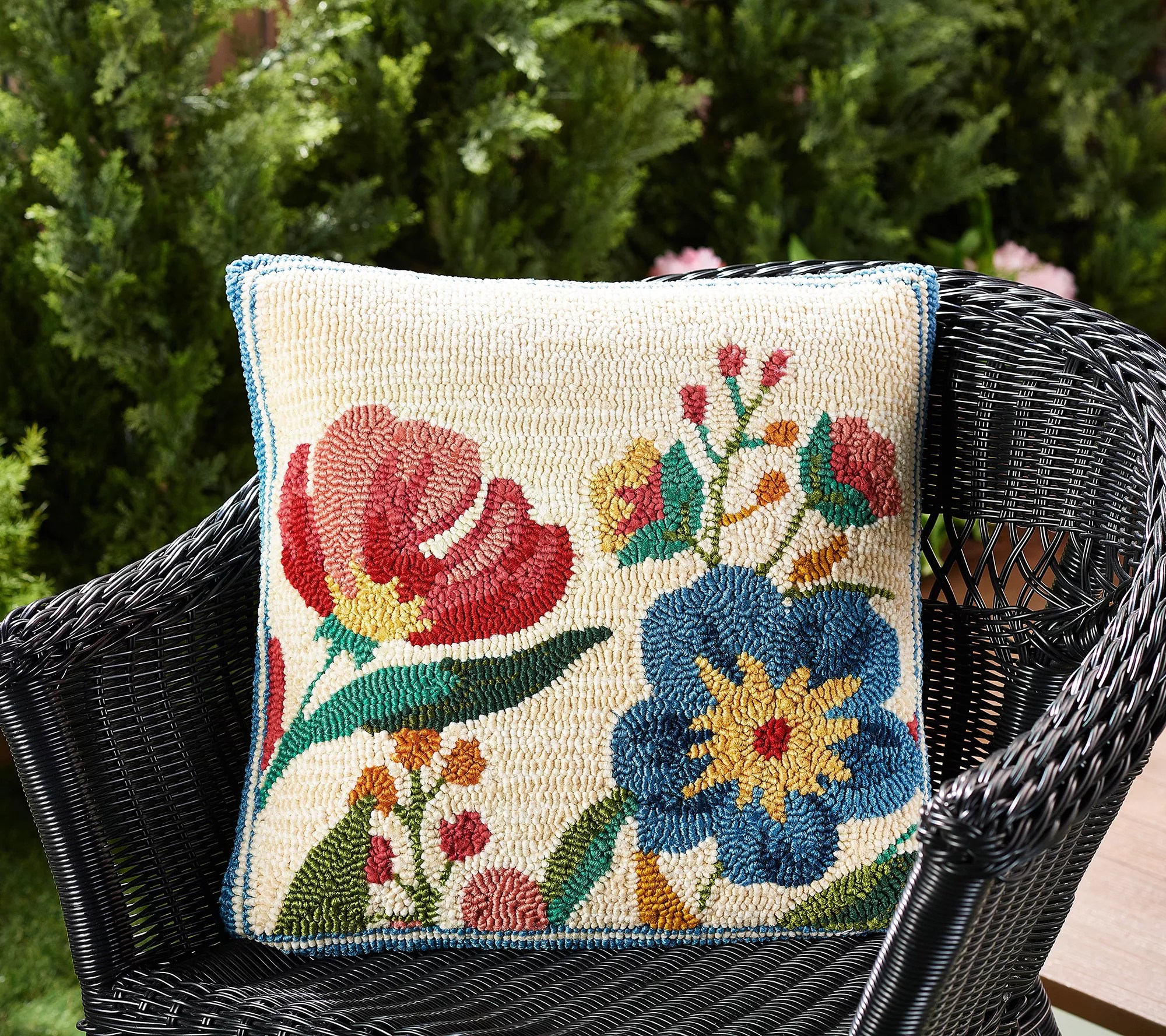 Plow & Hearth 18" Indoor/Outdoor Hand Hooked Garden Pillow